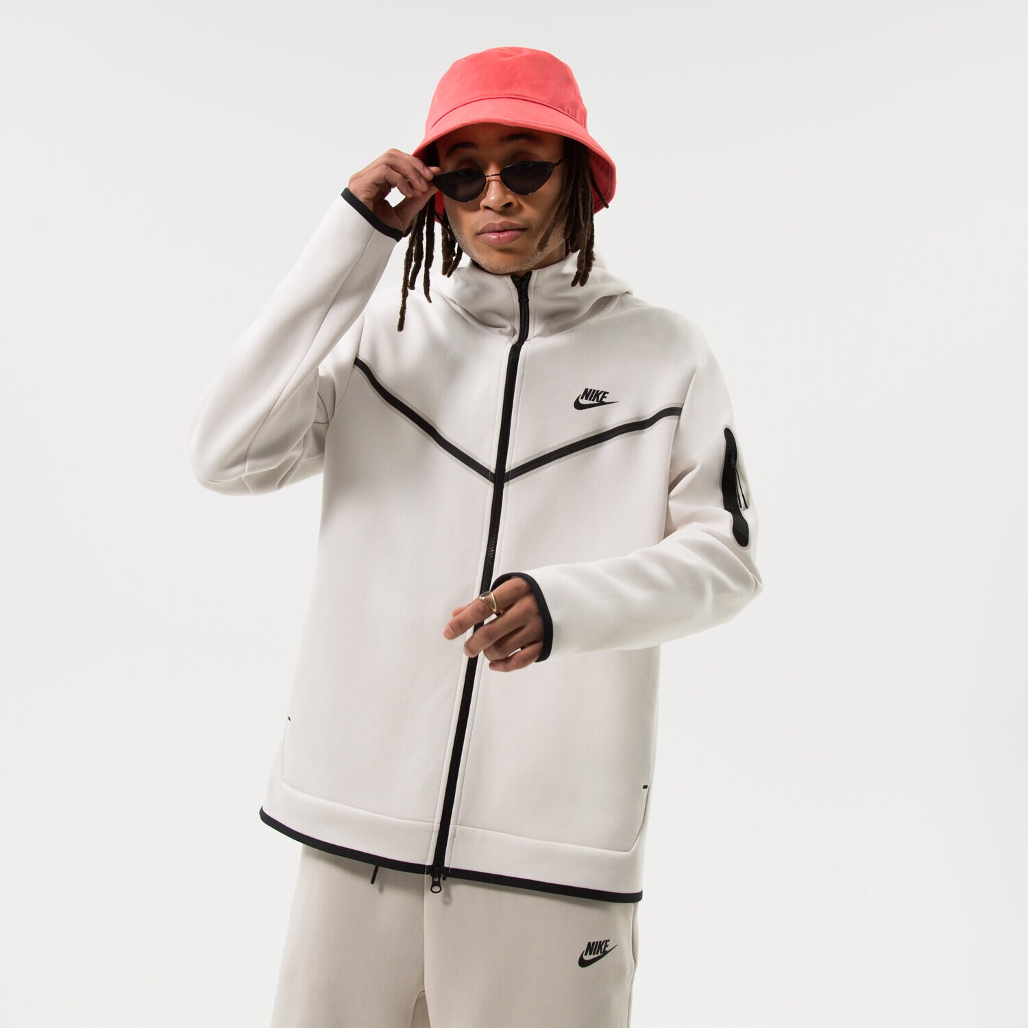Bluza męska NIKE BLUZA Z KAPTUREM SPORTSWEAR TECH FLEECE CU4489-030 BEŻOWY