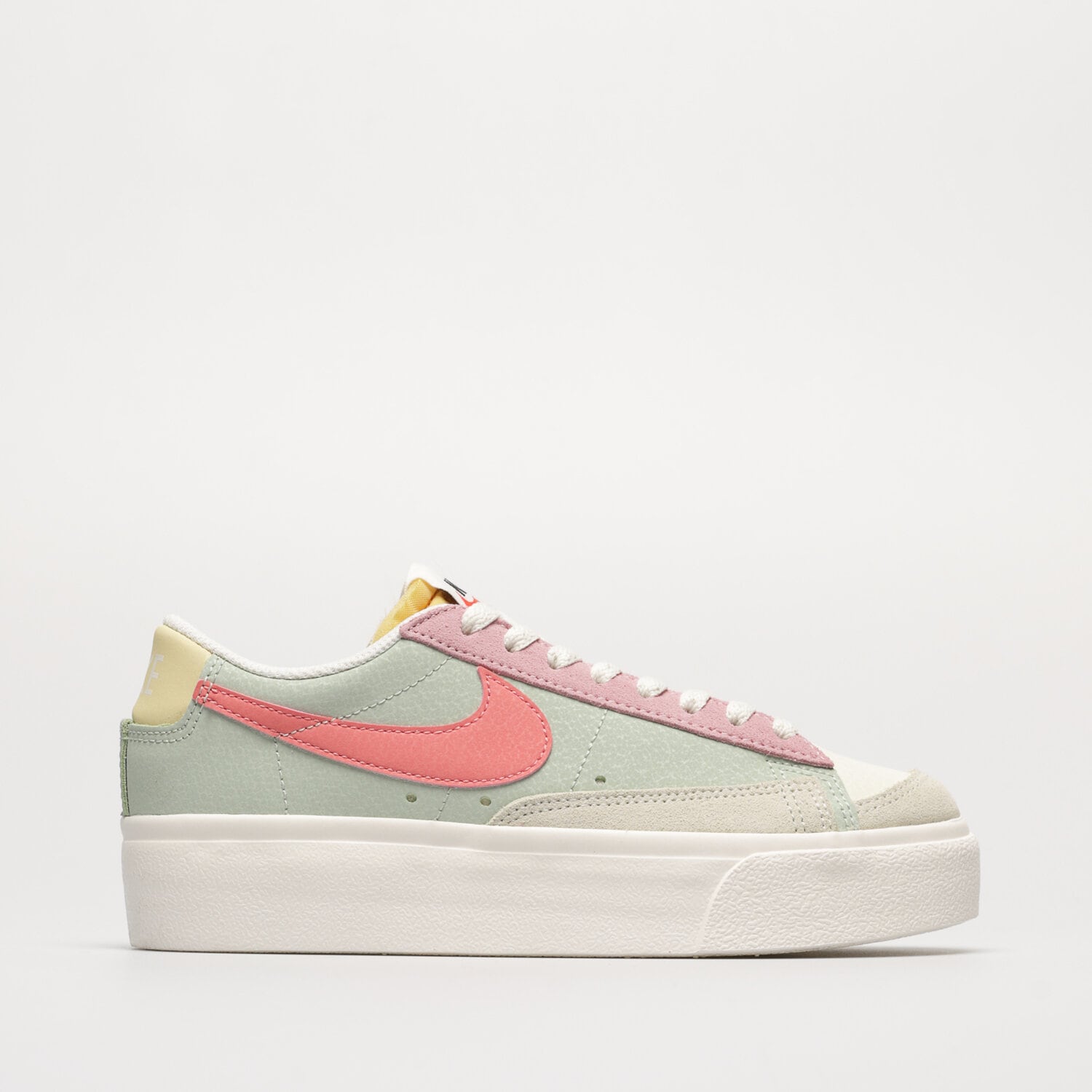 Buty sneakersy damskie NIKE BLAZER LOW PLATFORM DM9464-001 MULTICOLOR