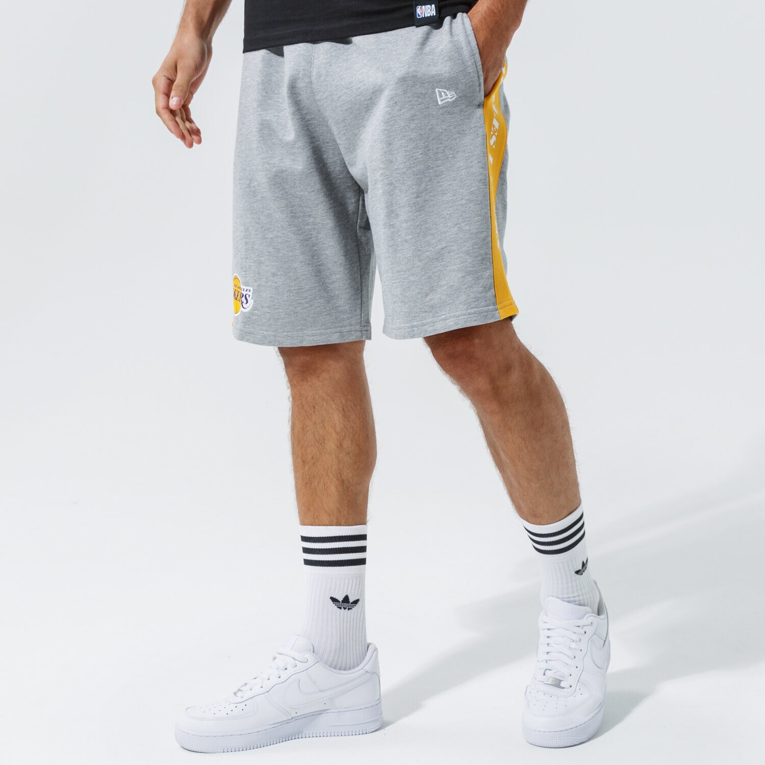 Krótkie spodenki, szorty męskie NEW ERA SZORTY NBA SIDE PANEL SHORT LAKERS LOS ANGELES LAKER 12590889 SZARY