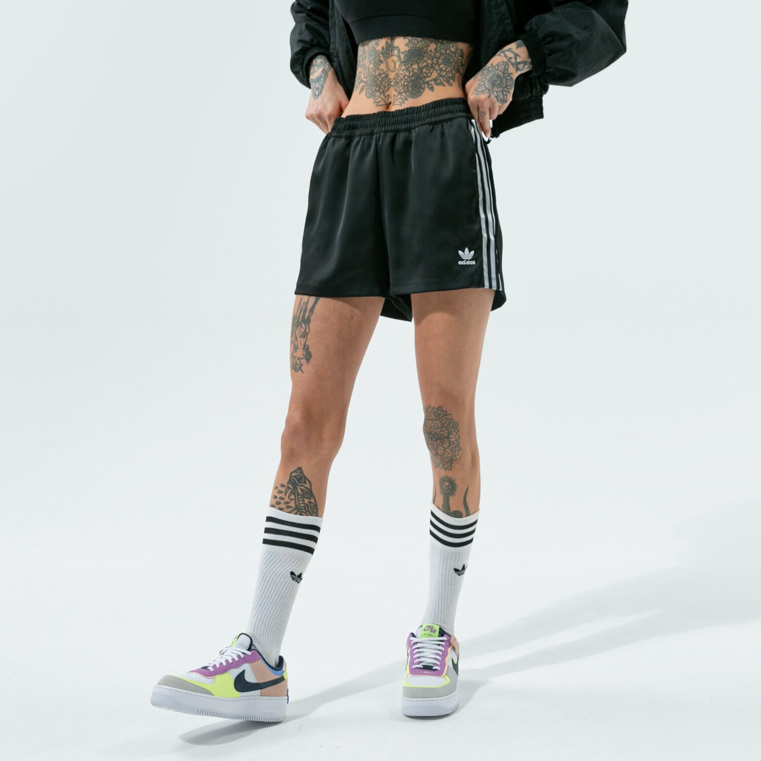 Krótkie spodenki, szorty damskie ADIDAS SZORTY SHORTS H37806 CZARNY