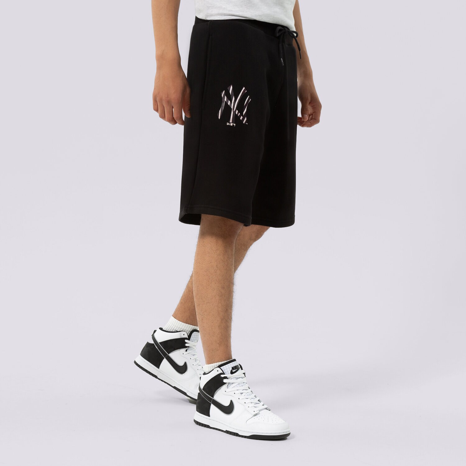 Krótkie spodenki, szorty męskie NEW ERA SZORTY MLB SEA INFILL TEAM NYY BLK 13083942 CZARNY