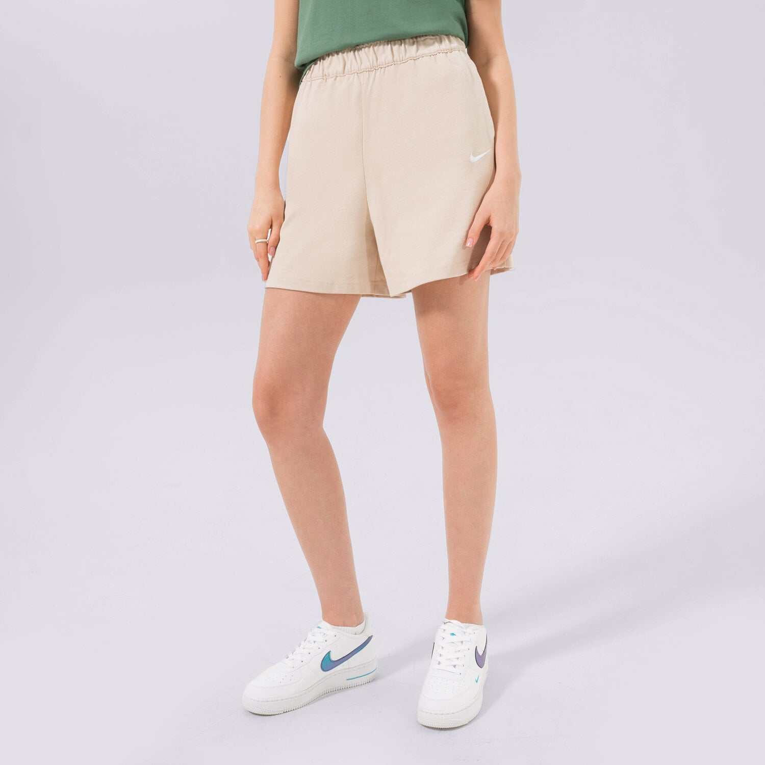 Krótkie spodenki, szorty damskie NIKE SZORTY DM6728-126 BEŻOWY