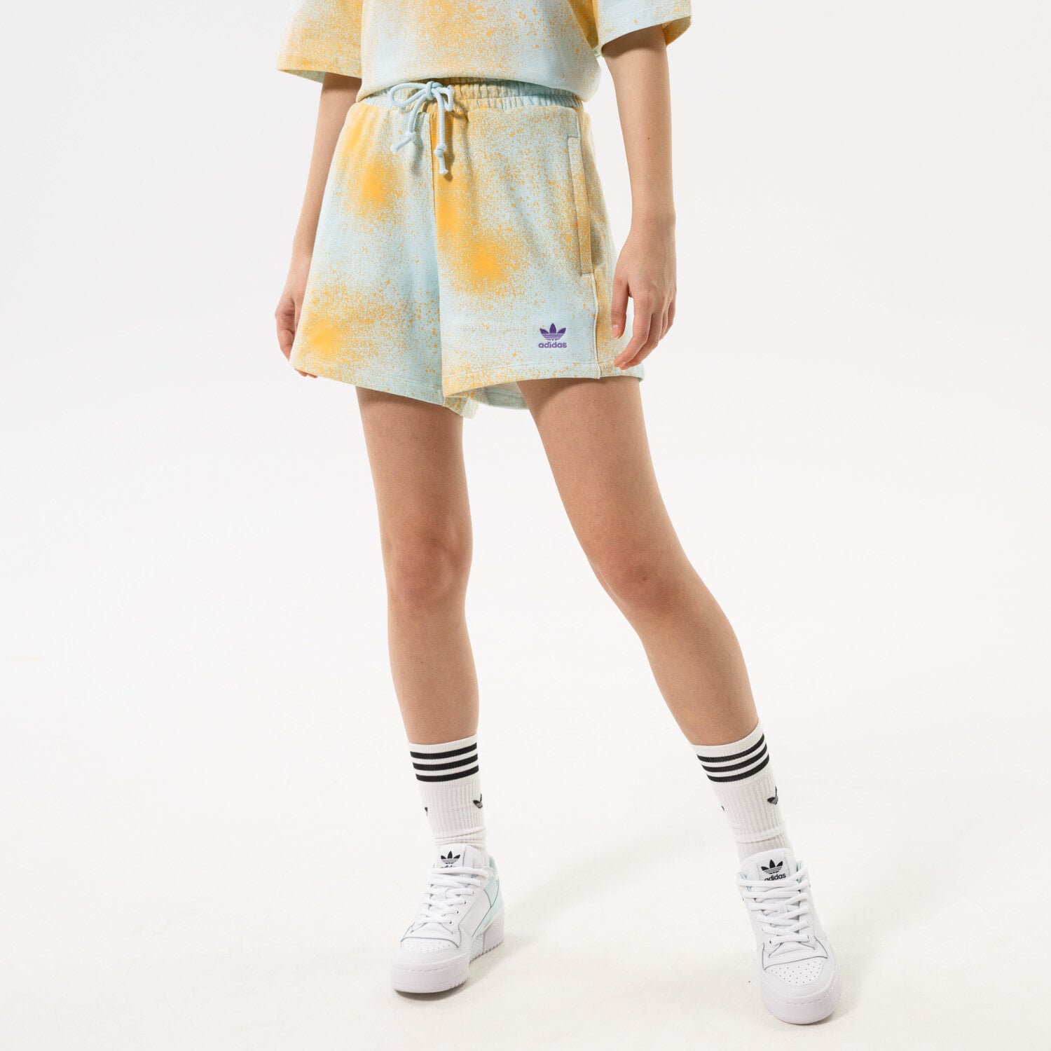 Krótkie spodenki, szorty damskie ADIDAS SZORTY BF AOP HL6610 MULTICOLOR