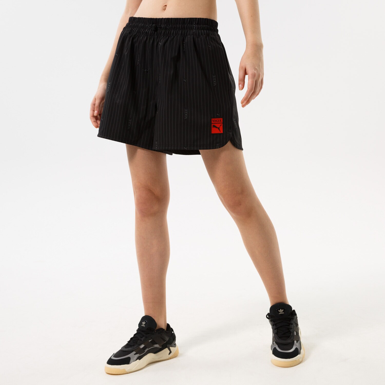 Krótkie spodenki, szorty damskie PUMA SZORTY PUMA X VOGUE SHORTS WV 534693-01 CZARNY