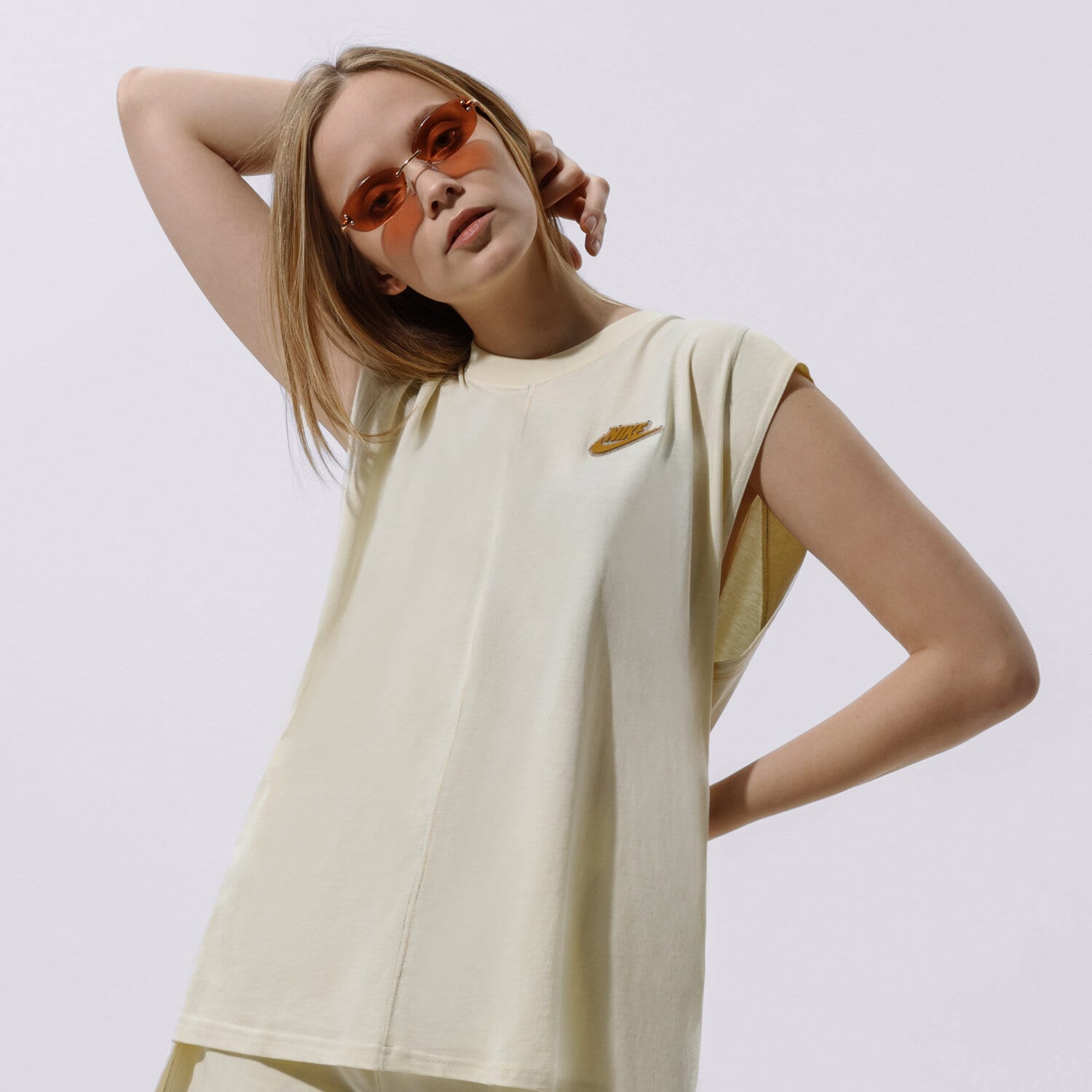 Koszulka, t-shirt damski NIKE T-SHIRT W NSW TANK EARTH DAY CZ9251-113 BEŻOWY