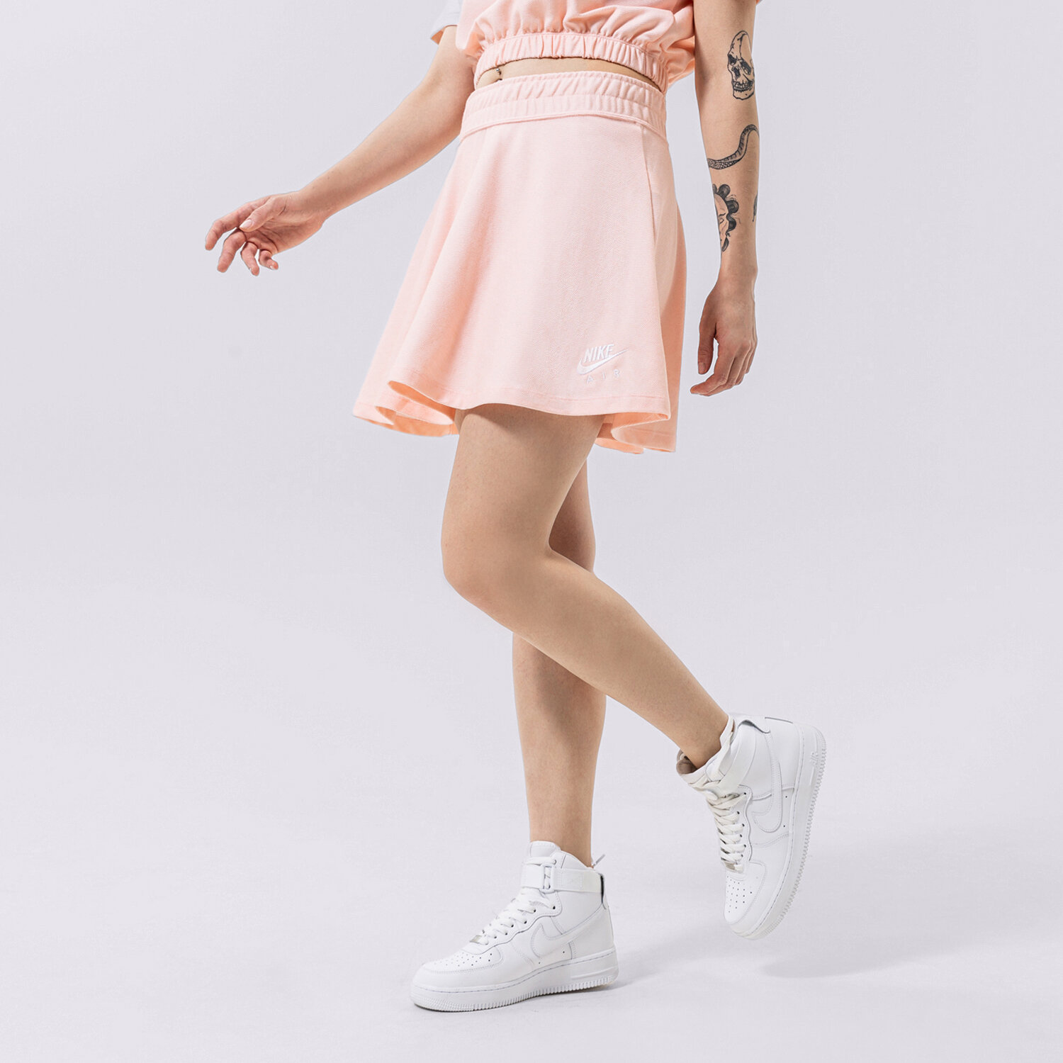 Modna sukienka sportowa NIKE SPÓDNICA DO7604-610 RÓŻOWY