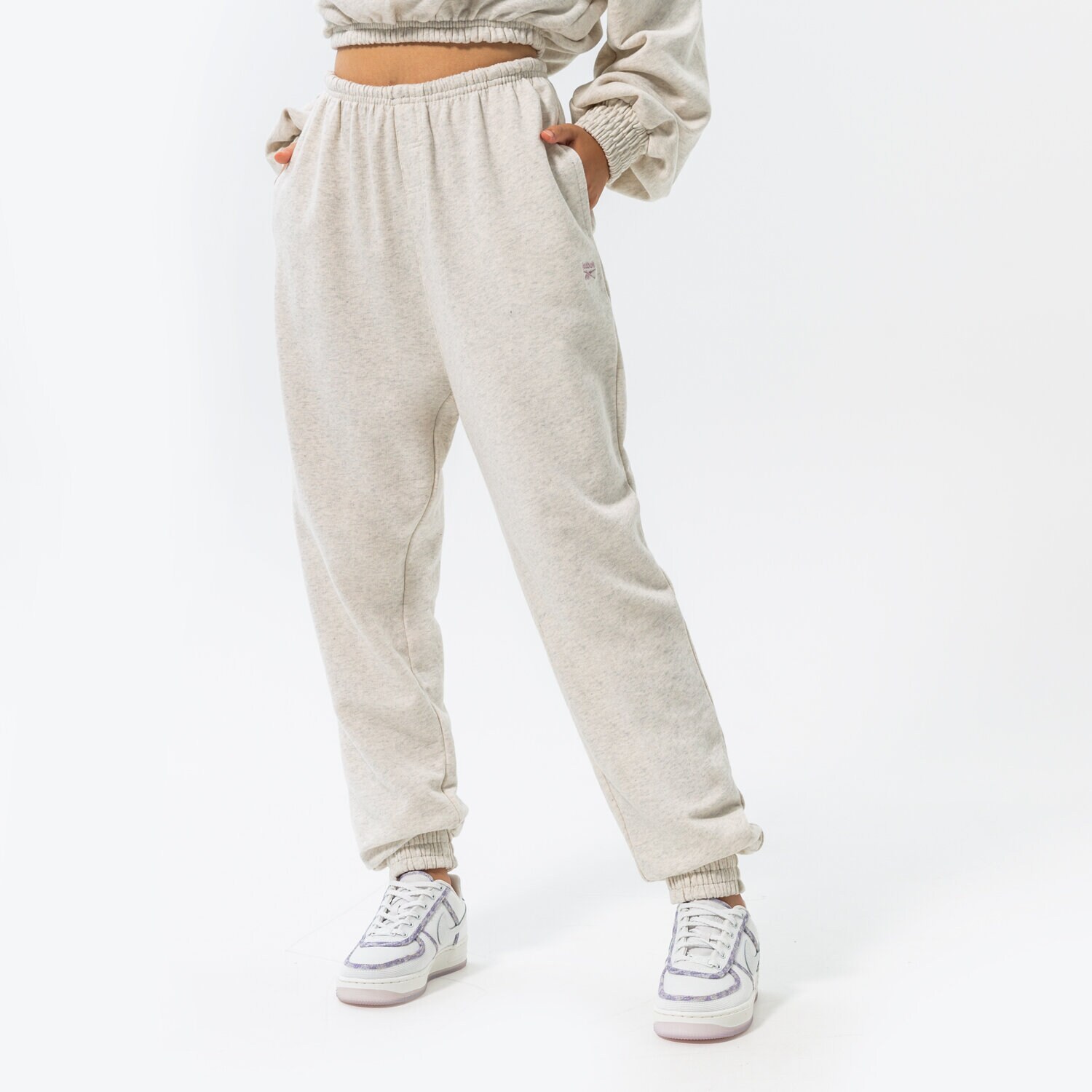 Spodnie sportowe damskie REEBOK SPODNIE CL AE ARCHIVE FIT FT PANT HH9744 BEŻOWY