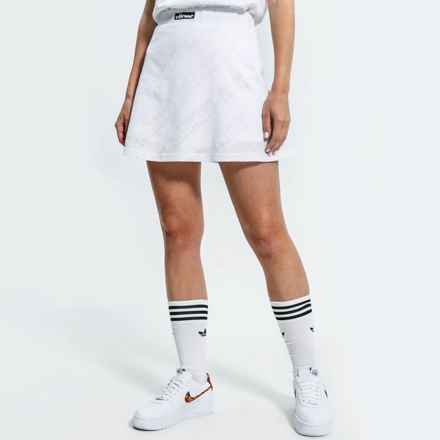 Modna sukienka sportowa ELLESSE SPÓDNICZKA LIETA SKIRT WHT SGJ11895908 BIAŁY