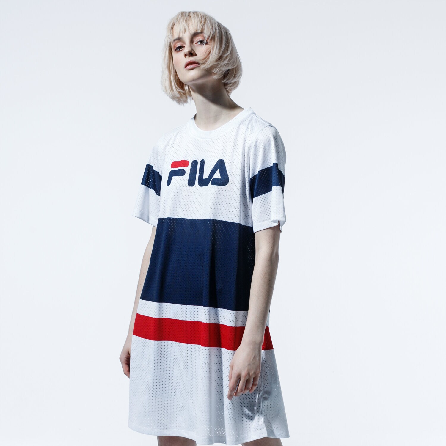 Modna sukienka sportowa FILA SUKIENKA BASANTI TEE DRESS 687498A023 GRANATOWY