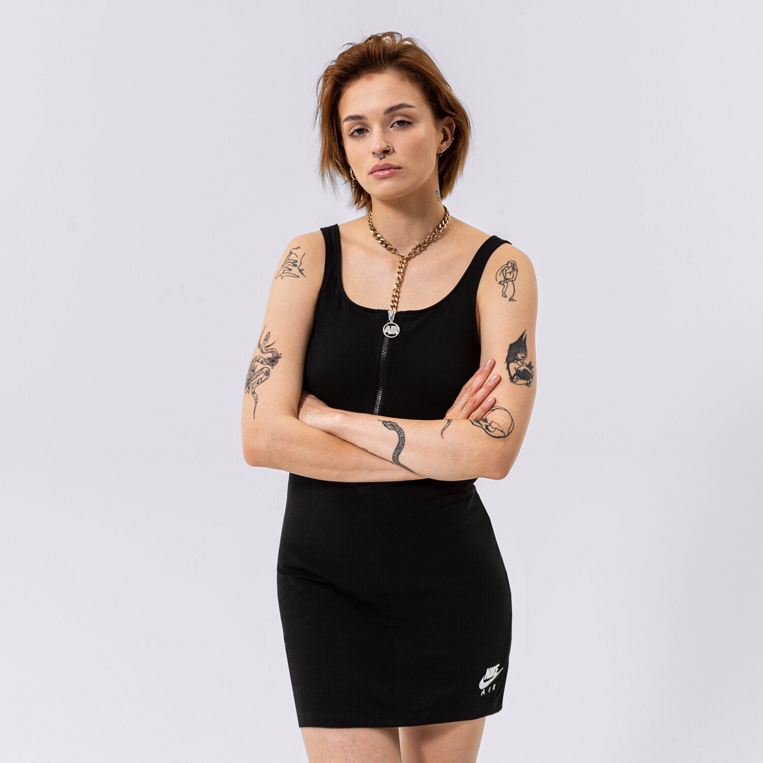 Modna sukienka sportowa NIKE SUKIENKA DM6458-010 CZARNY