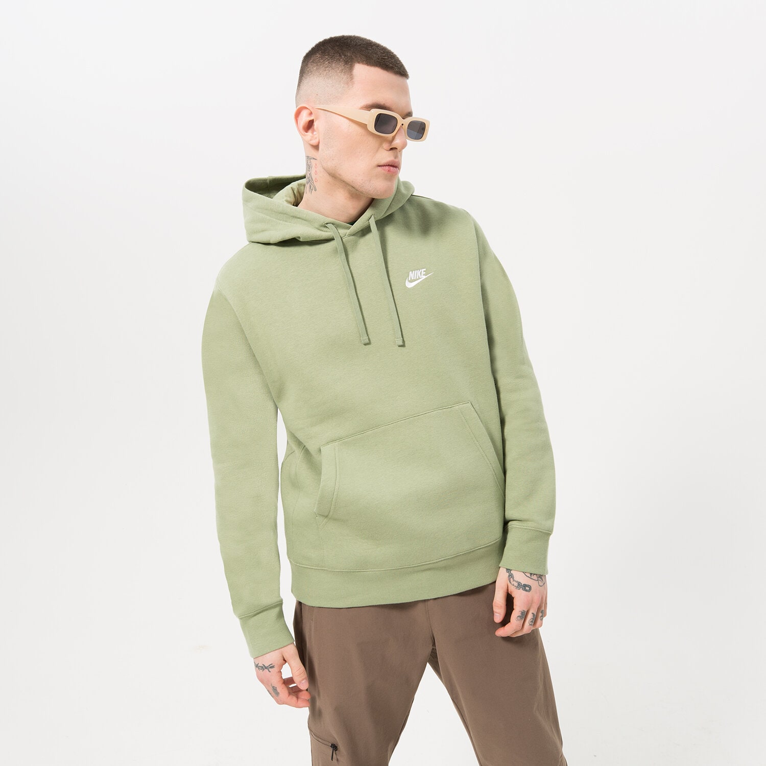 Bluza męska NIKE BLUZA Z KAPTUREM SPORTSWEAR CLUB FLEECE BV2654-386 ZIELONY