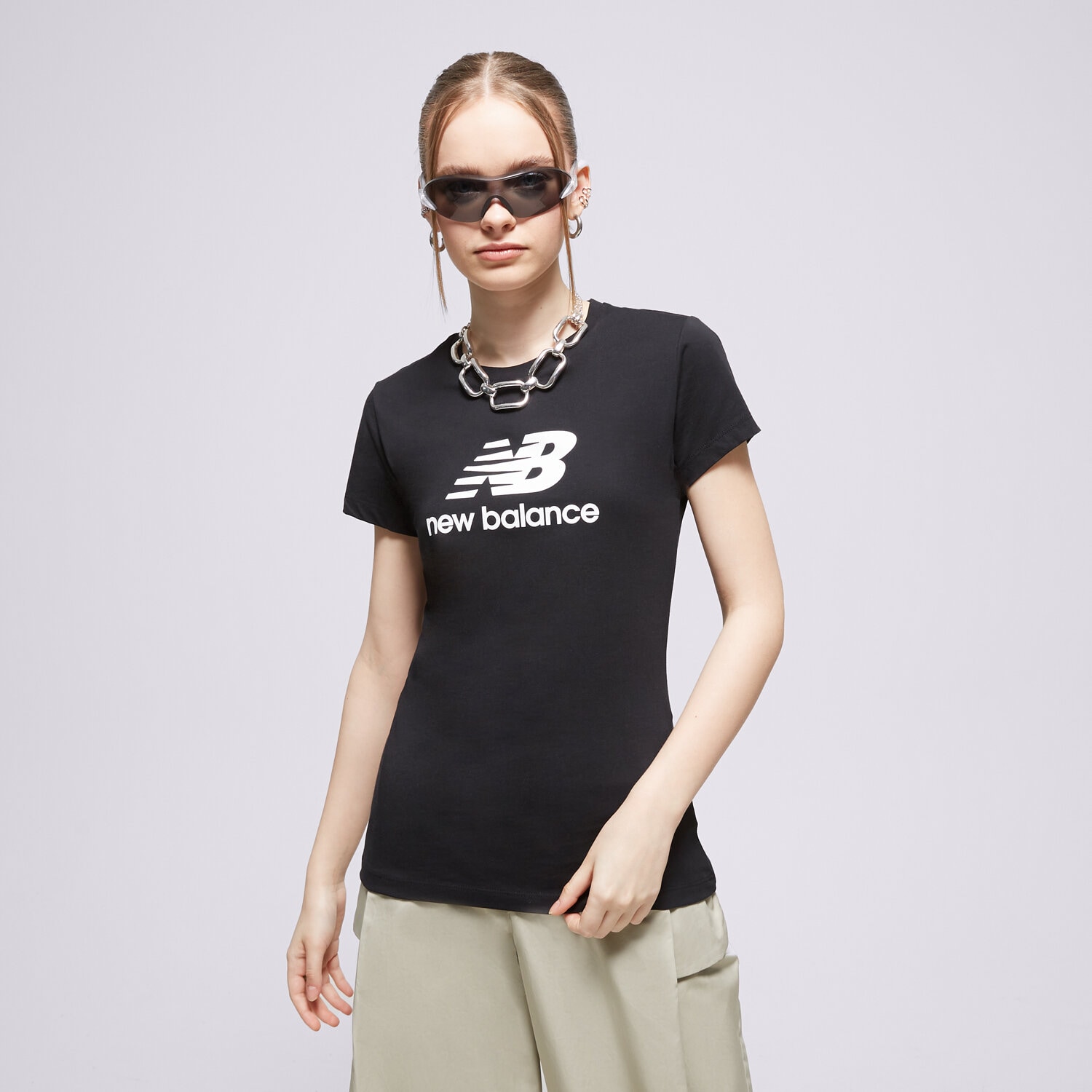Koszulka, t-shirt damski NEW BALANCE T-SHIRT NB ESSENTIALS STACKET LOGO TEE WT31546BK CZARNY