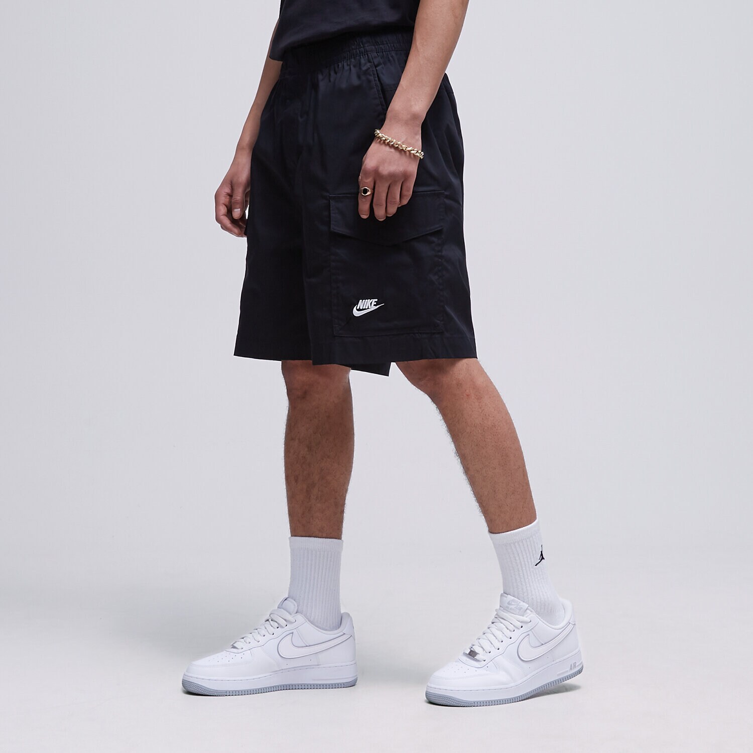 Krótkie spodenki, szorty męskie NIKE SZORTY SPORTSWEAR ESSENTIALS  DM6833-010 CZARNY