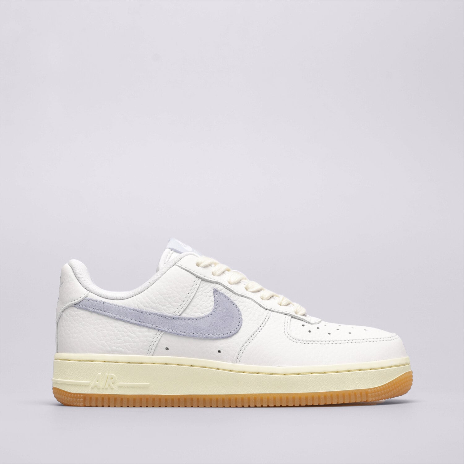 Buty sneakersy damskie NIKE WMNS AIR FORCE 1 '07  FD9867-100 BIAŁY