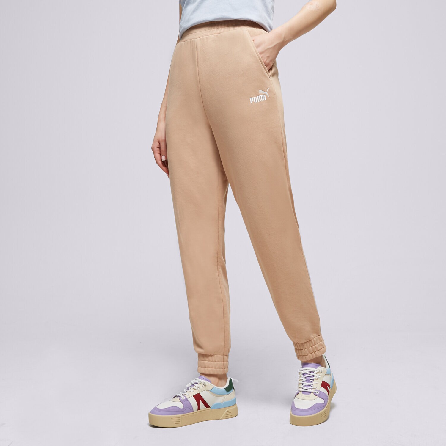 Spodnie sportowe damskie PUMA SPODNIE ESS+ EMBROIDERY TR CL 847093 89 BEŻOWY