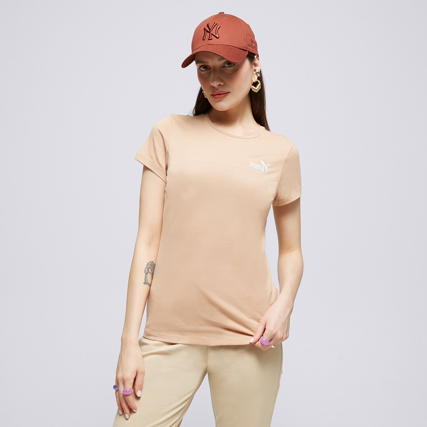 Koszulka, t-shirt damski PUMA T-SHIRT ESS+ EMBROIDERY 848331 89 BEŻOWY