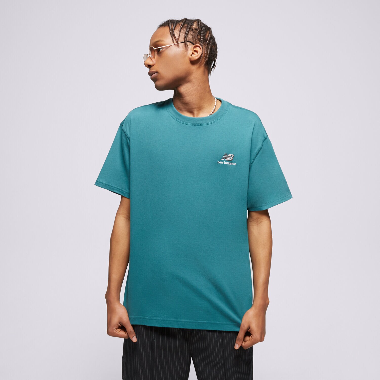 Koszulka, t-shirt sportowy męski NEW BALANCE T-SHIRT NB UNISSENTIAL TEE UT21503VDA NIEBIESKI