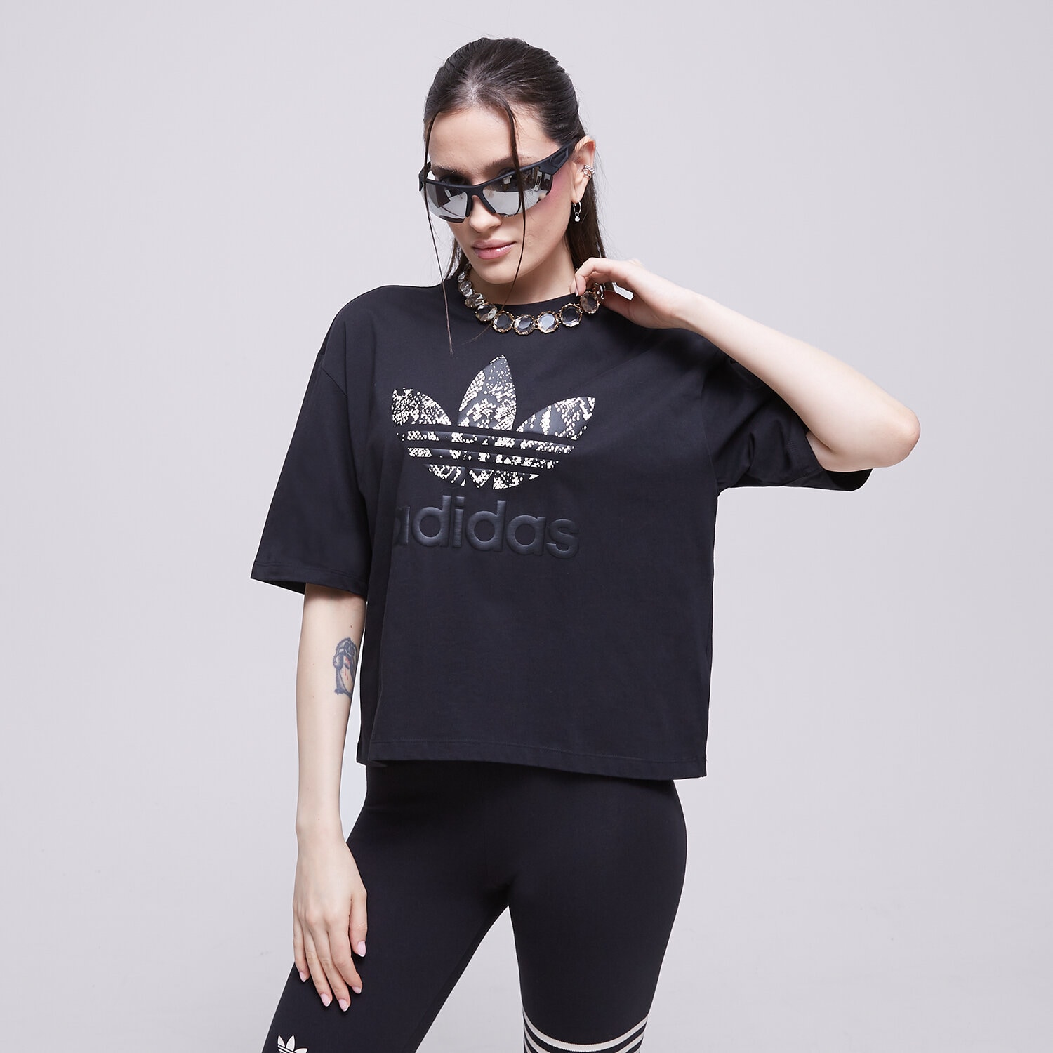 Koszulka, t-shirt damski ADIDAS T-SHIRT T-SHIRT GRAPHIC IC6065 CZARNY