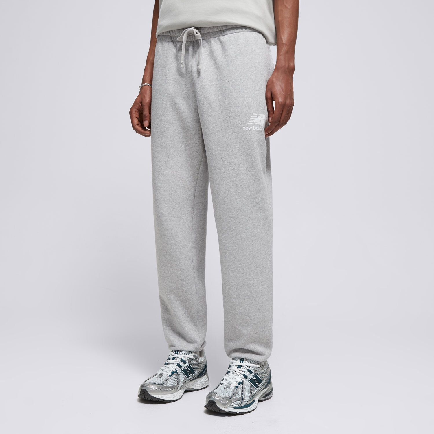 Spodnie sportowe męskie NEW BALANCE SPODNIE NB ESSENTIAL STACKED MP31539AG SZARY