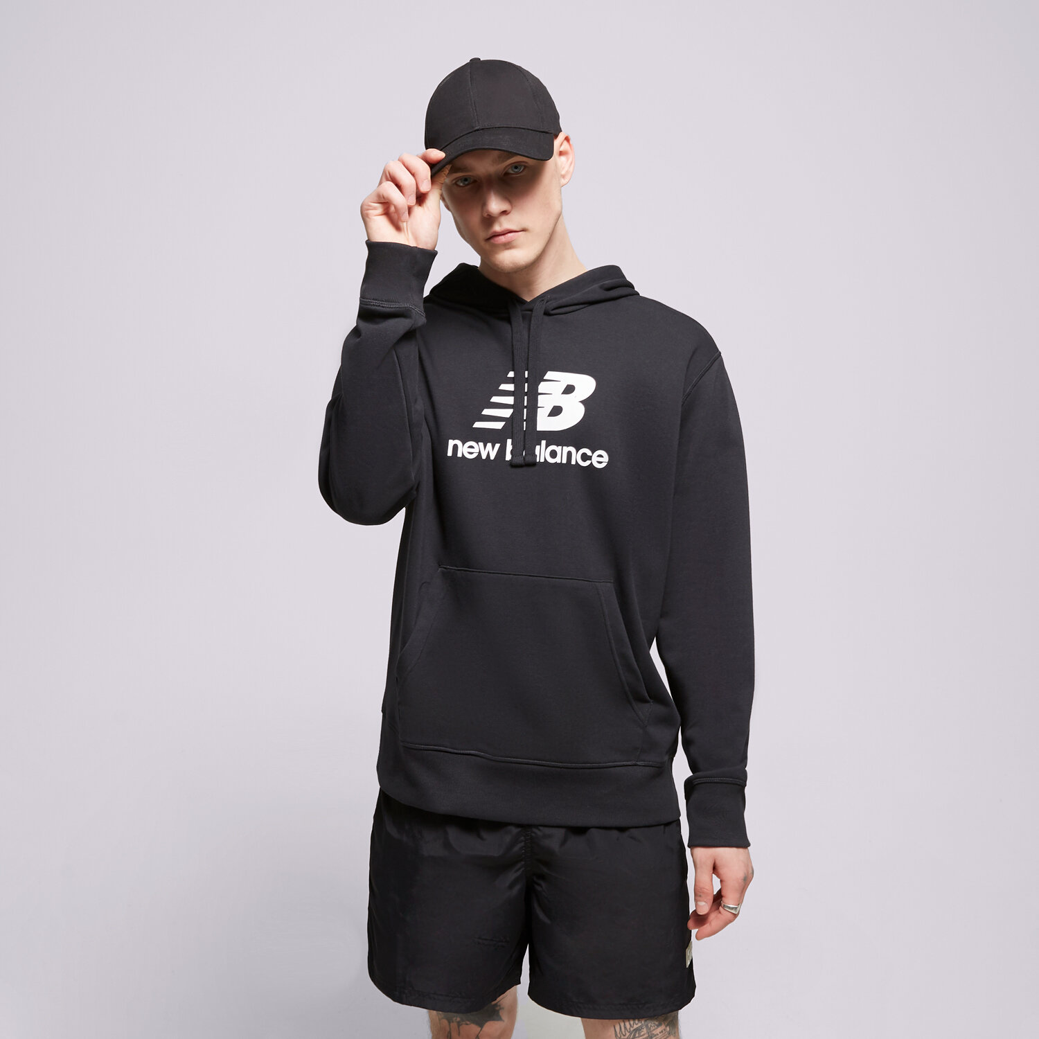 Bluza męska NEW BALANCE BLUZA Z KAPTUREM ESSENTIALS STACKED MT31537BK CZARNY