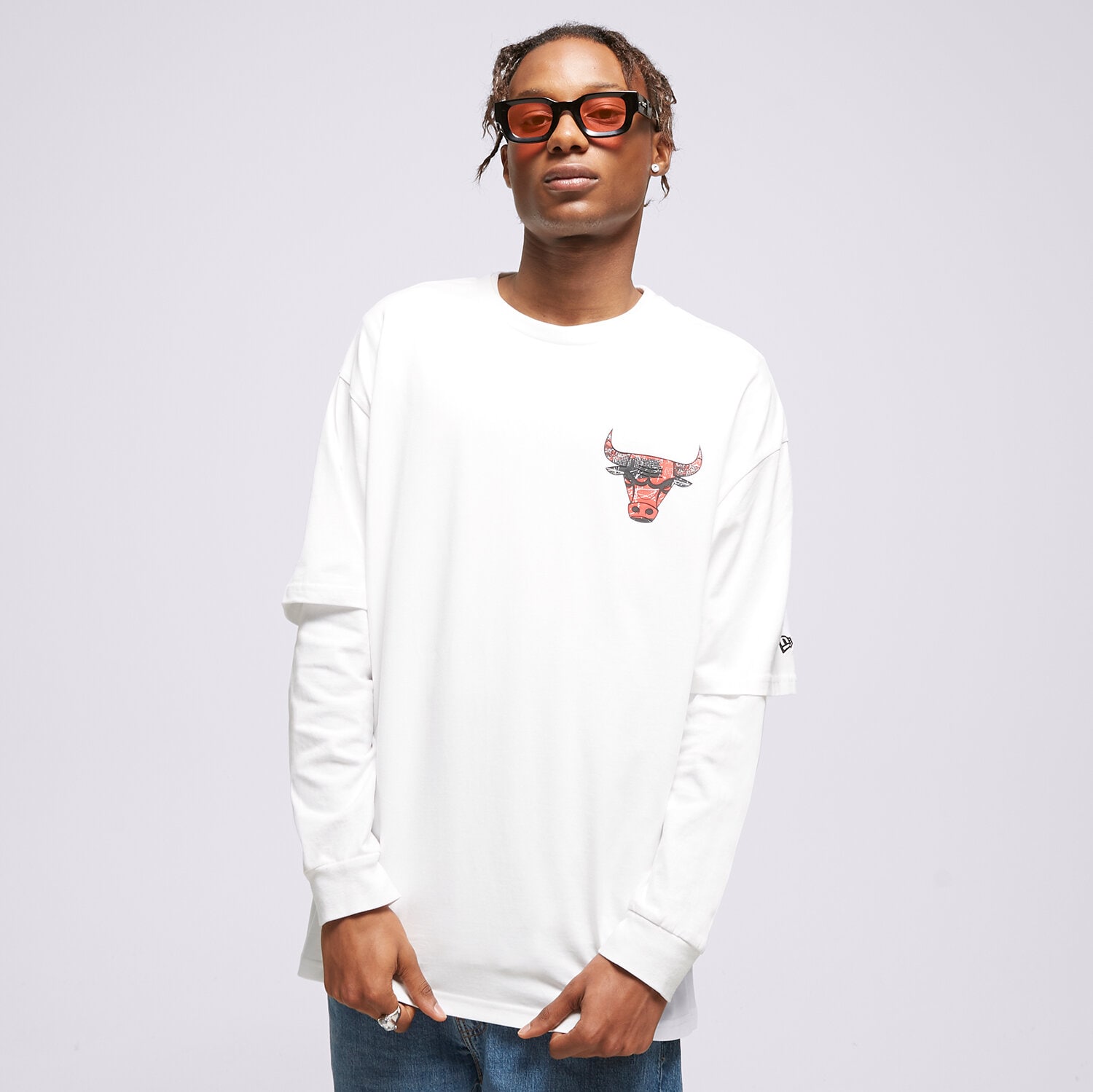 Koszulka, t-shirt sportowy męski NEW ERA T-SHIRT INFILL TEAM LOGO OS BULLS CHICAGO BULLS 60332136 BIAŁY