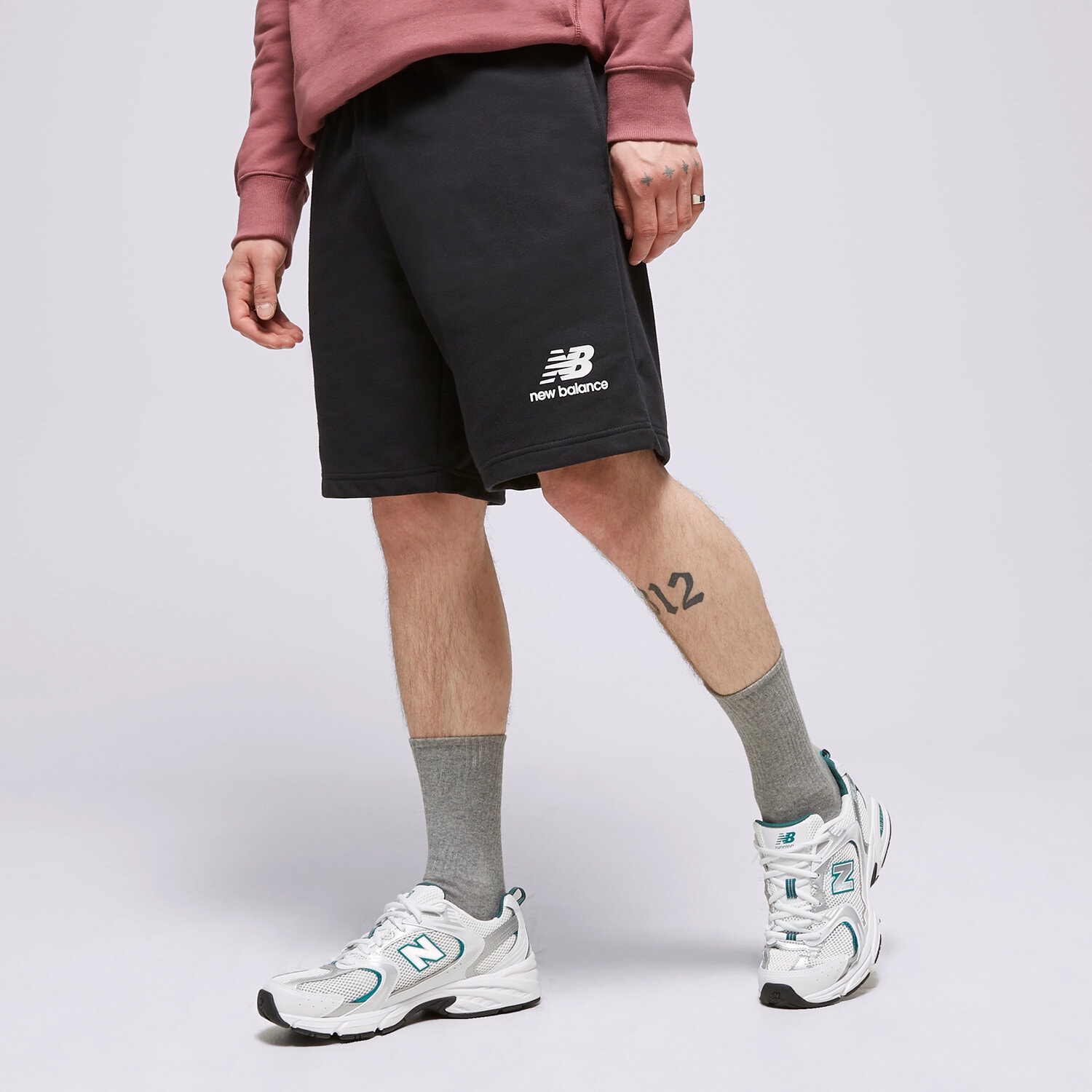 Krótkie spodenki, szorty męskie NEW BALANCE SZORTY NB ESSENTIALS STACKED SHORT MS31540BK CZARNY