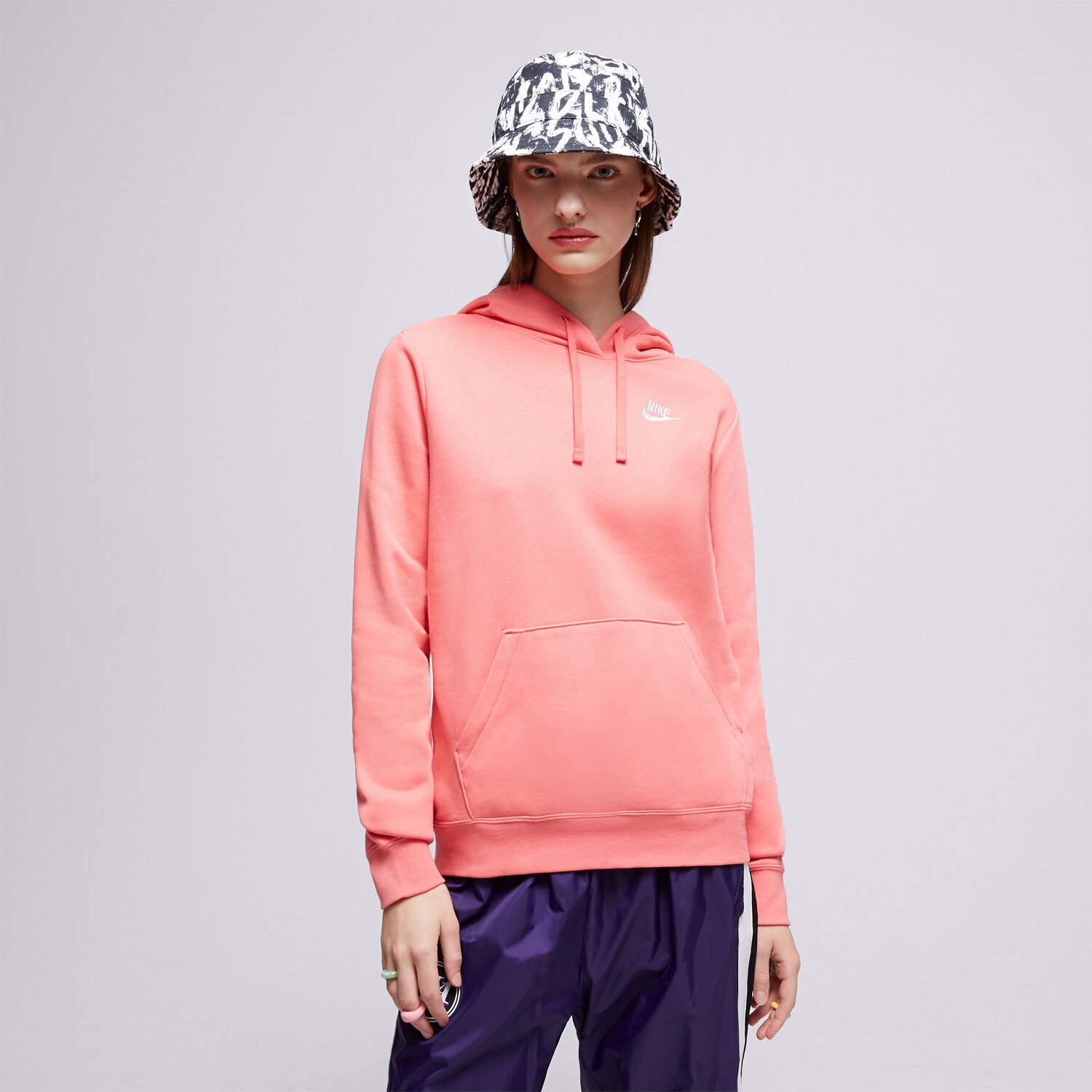 Bluza damska NIKE BLUZA Z KAPTUREM W NSW CLUB FLC PO HDY STD DQ5793-894 RÓŻOWY