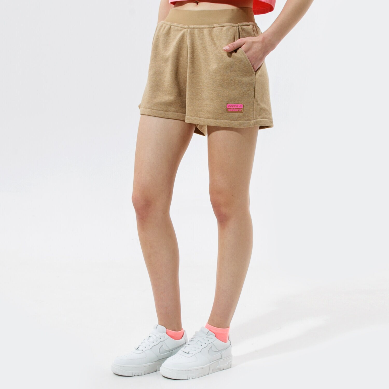Krótkie spodenki, szorty damskie ADIDAS SZORTY SHORTS GN4334 BRĄZOWY