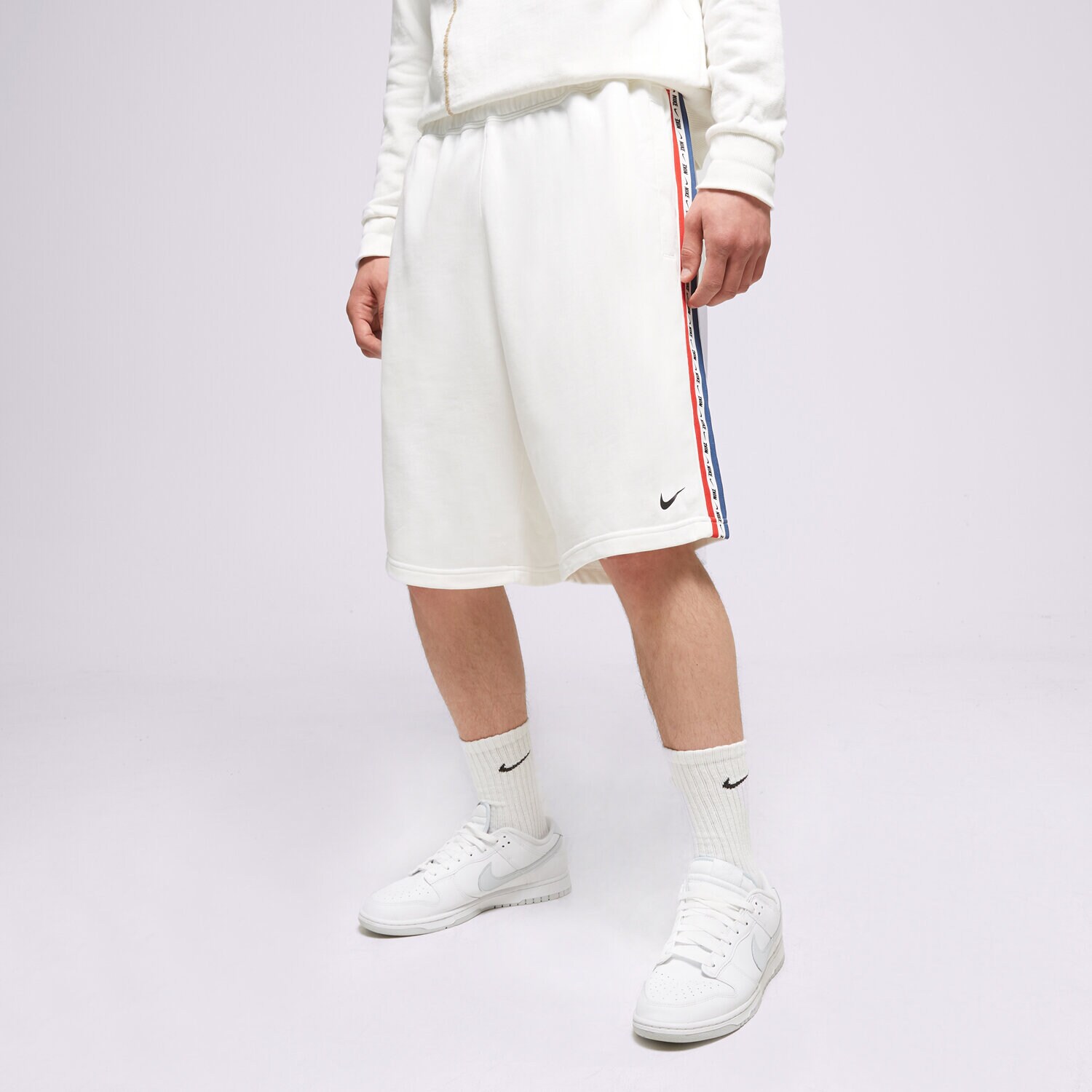 Krótkie spodenki, szorty męskie NIKE SZORTY TAPE SHORTS DR9973-100 BIAŁY
