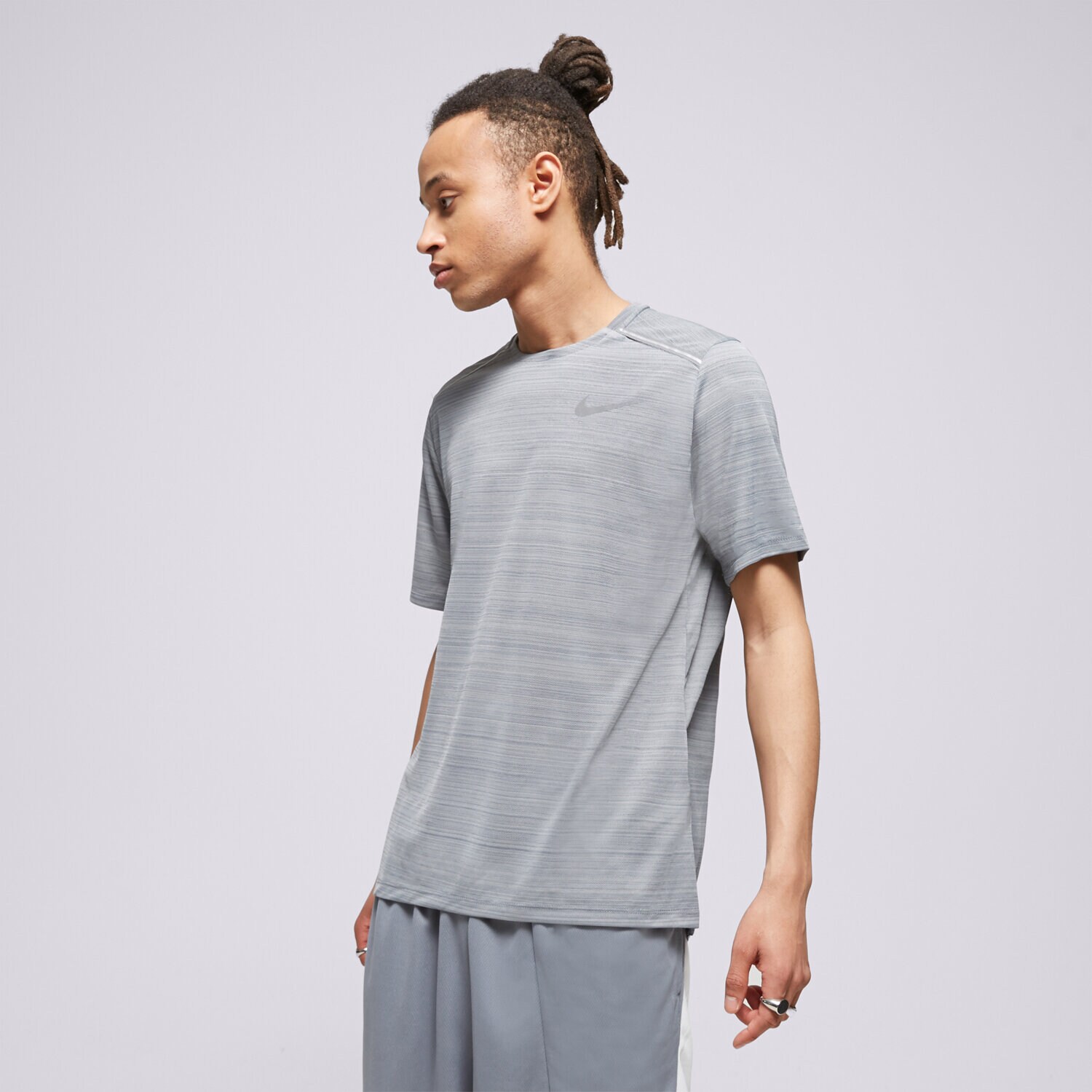 Koszulka, t-shirt sportowy męski NIKE MILER TEE SMOKE AJ7565084 SZARY