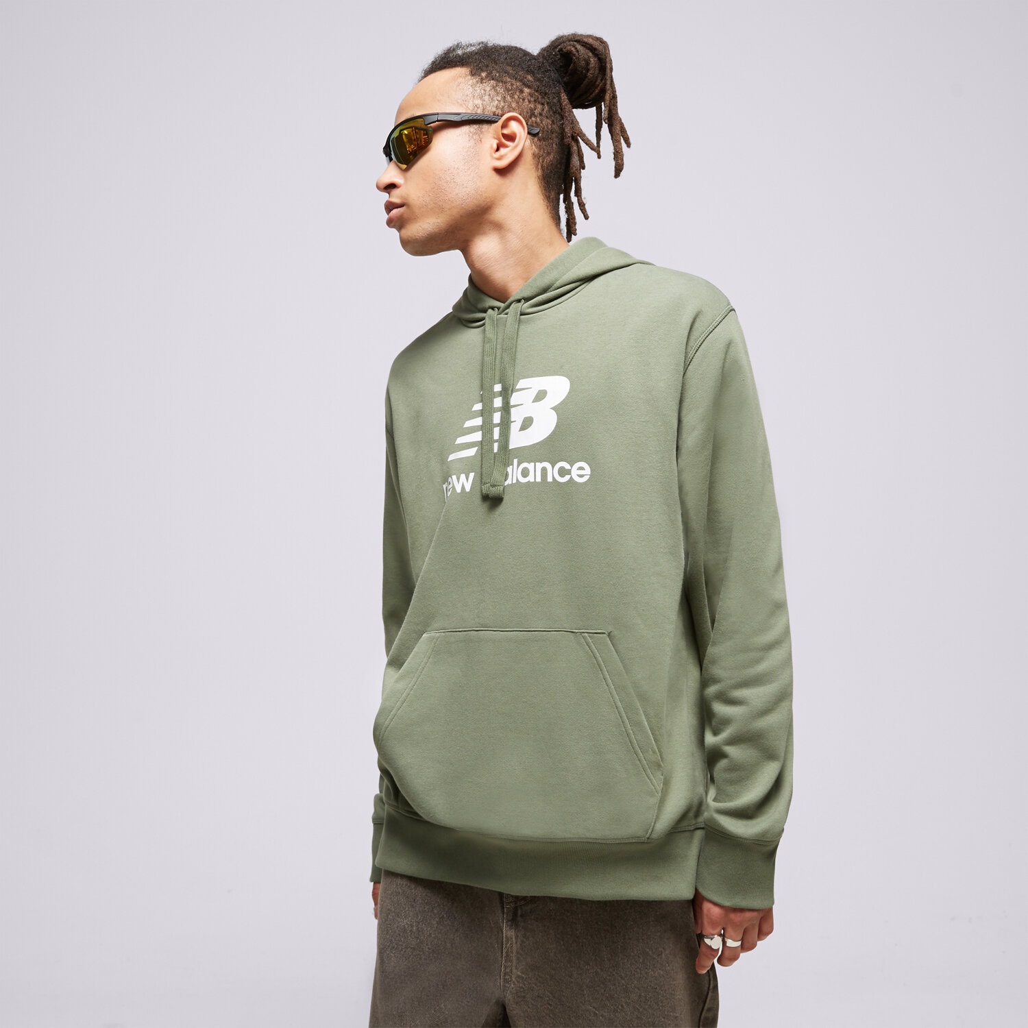 Bluza męska NEW BALANCE BLUZA Z KAPTUREM ESSENTIALS STACKED MT31537DON ZIELONY