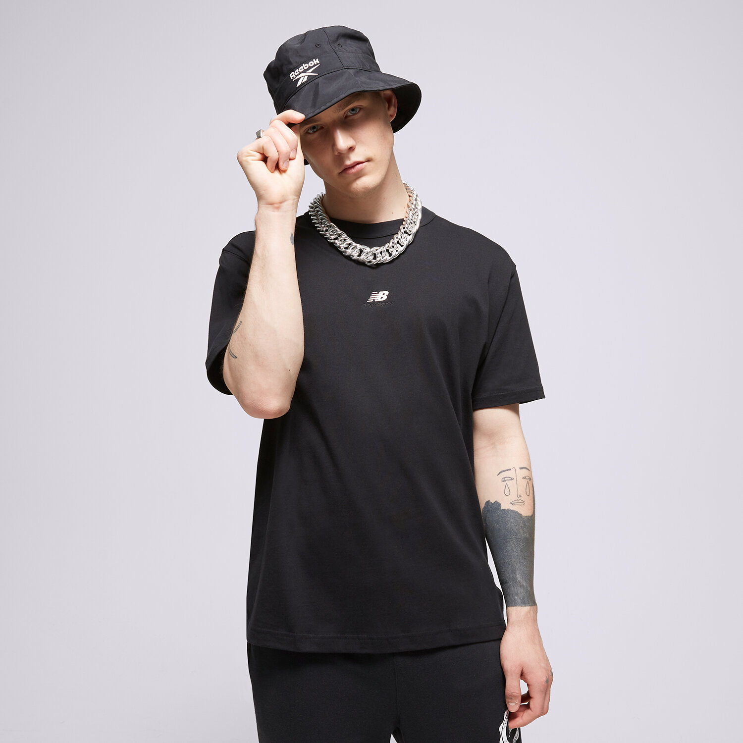 Koszulka, t-shirt sportowy męski NEW BALANCE T-SHIRT ATHLETICS REMASTERED GRAPH MT31504BK CZARNY