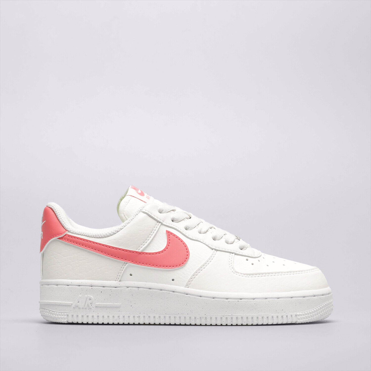 Buty sneakersy damskie NIKE AIR FORCE 1 '07 SE DV3808-100 BIAŁY