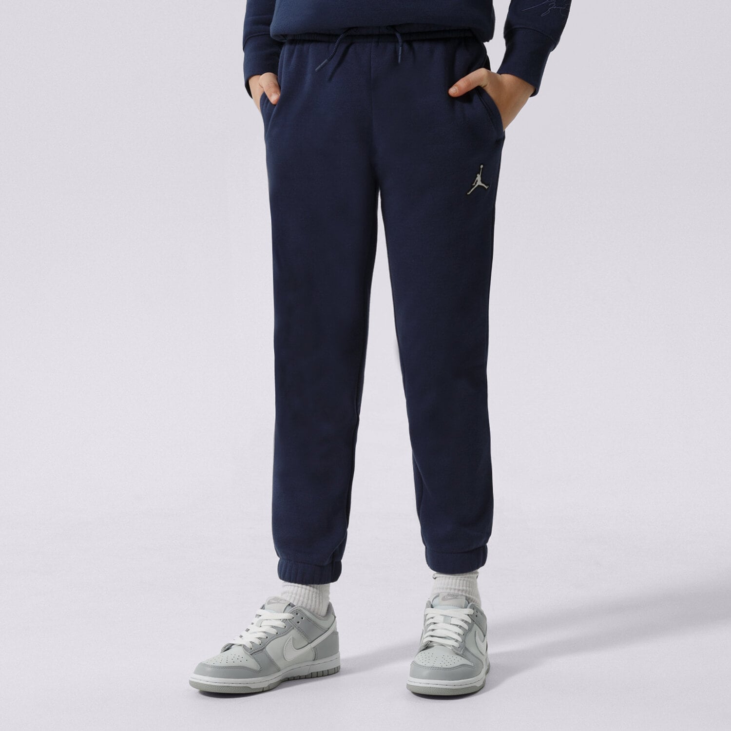 Sportowe spodnie dziecięce JORDAN SPODNIE ESSENTIALS PANT BOY 95A716-U90 GRANATOWY
