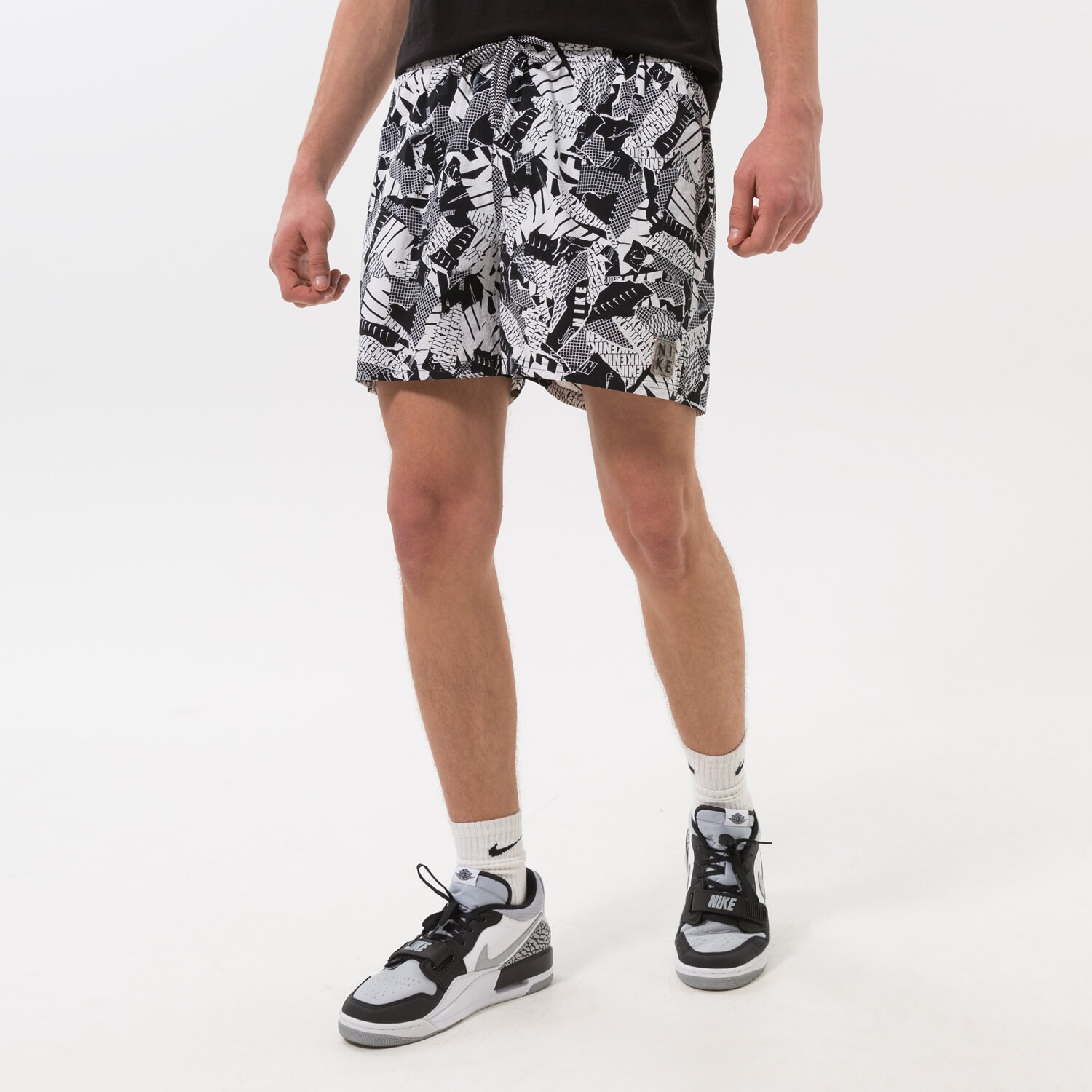 Krótkie spodenki, szorty męskie NIKE SZORTY NESSC462 MULTICOLOR