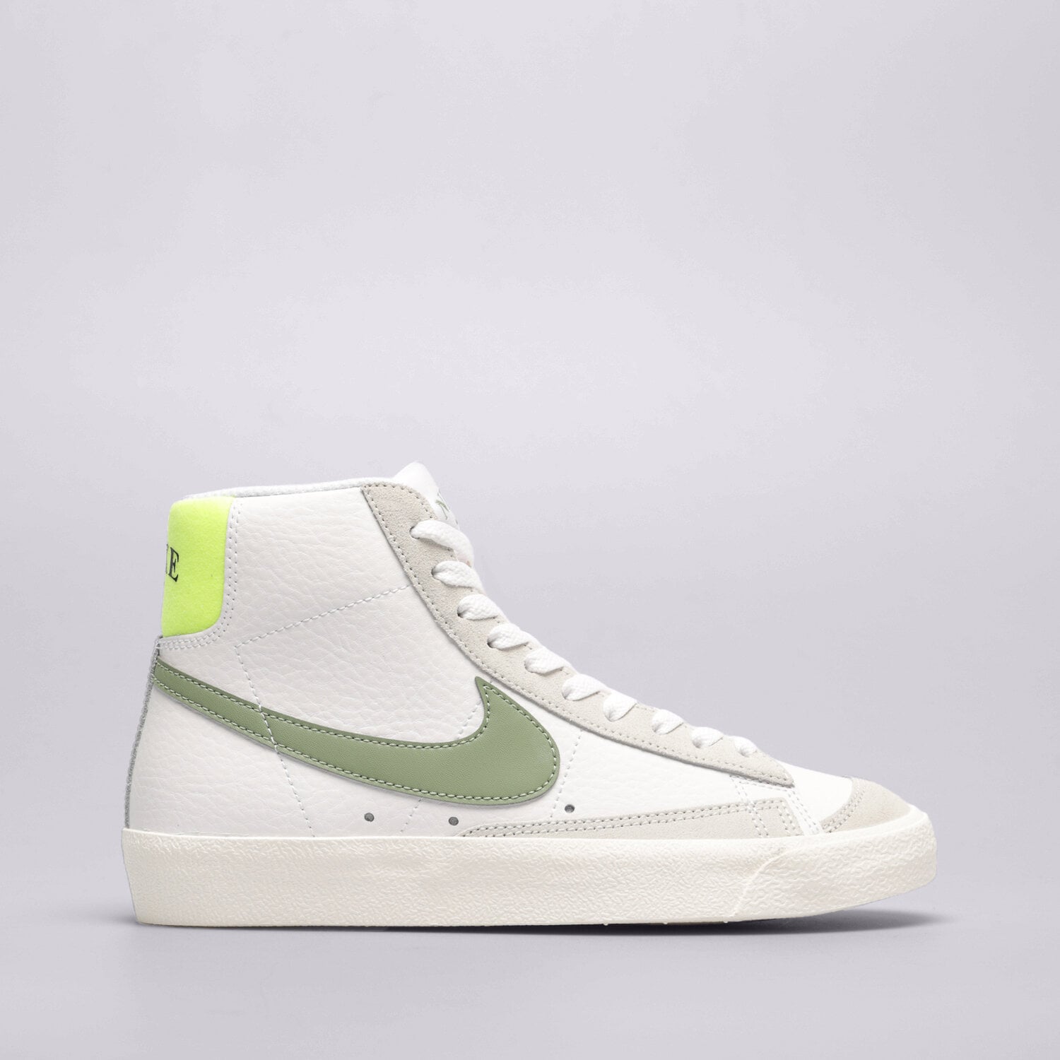 Buty sneakersy damskie NIKE WMNS BLAZER MID '77 FJ4740-100 BIAŁY