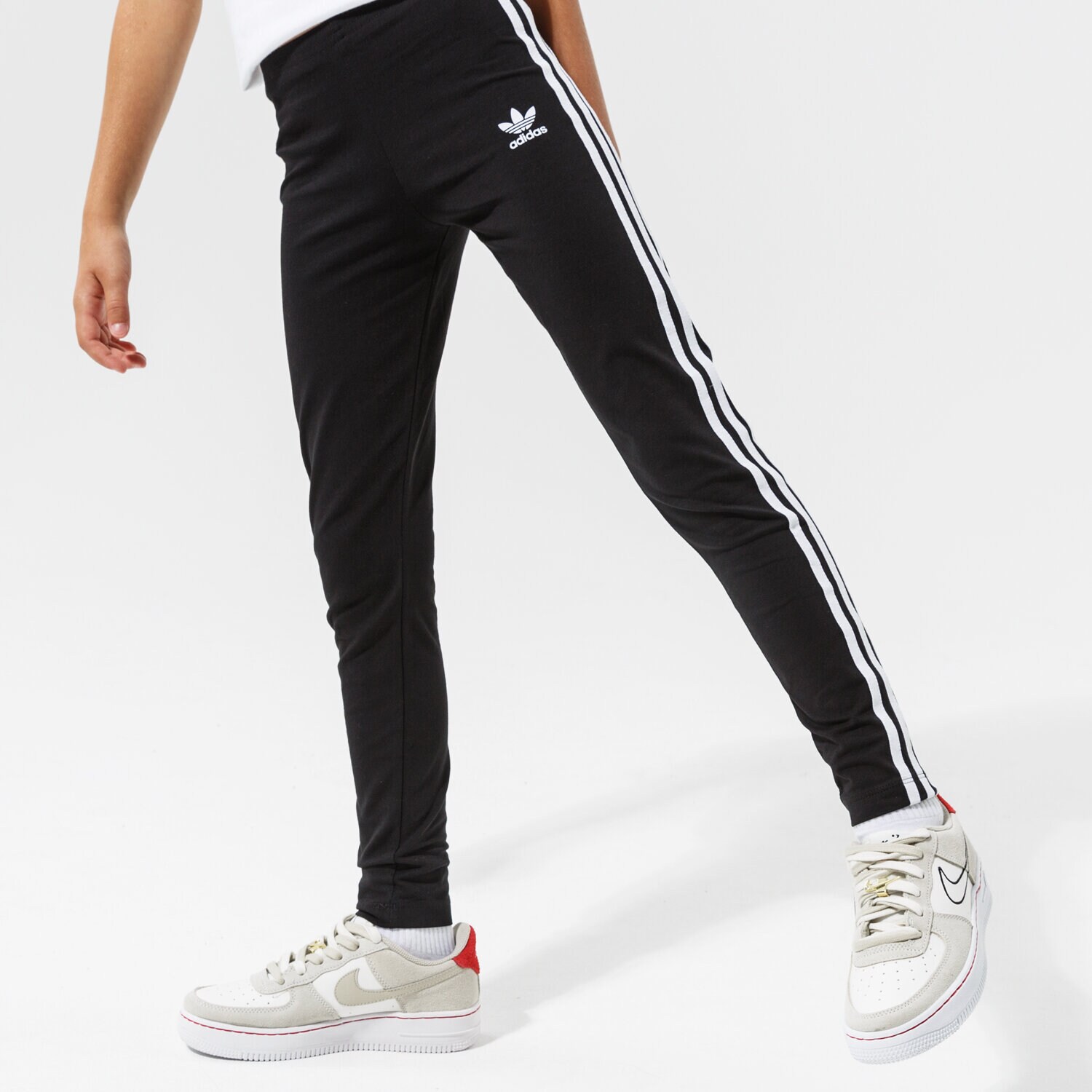 Sportowe spodnie dziecięce ADIDAS SPODNIE 3STRIPES LEGG GIRL ED7820 CZARNY