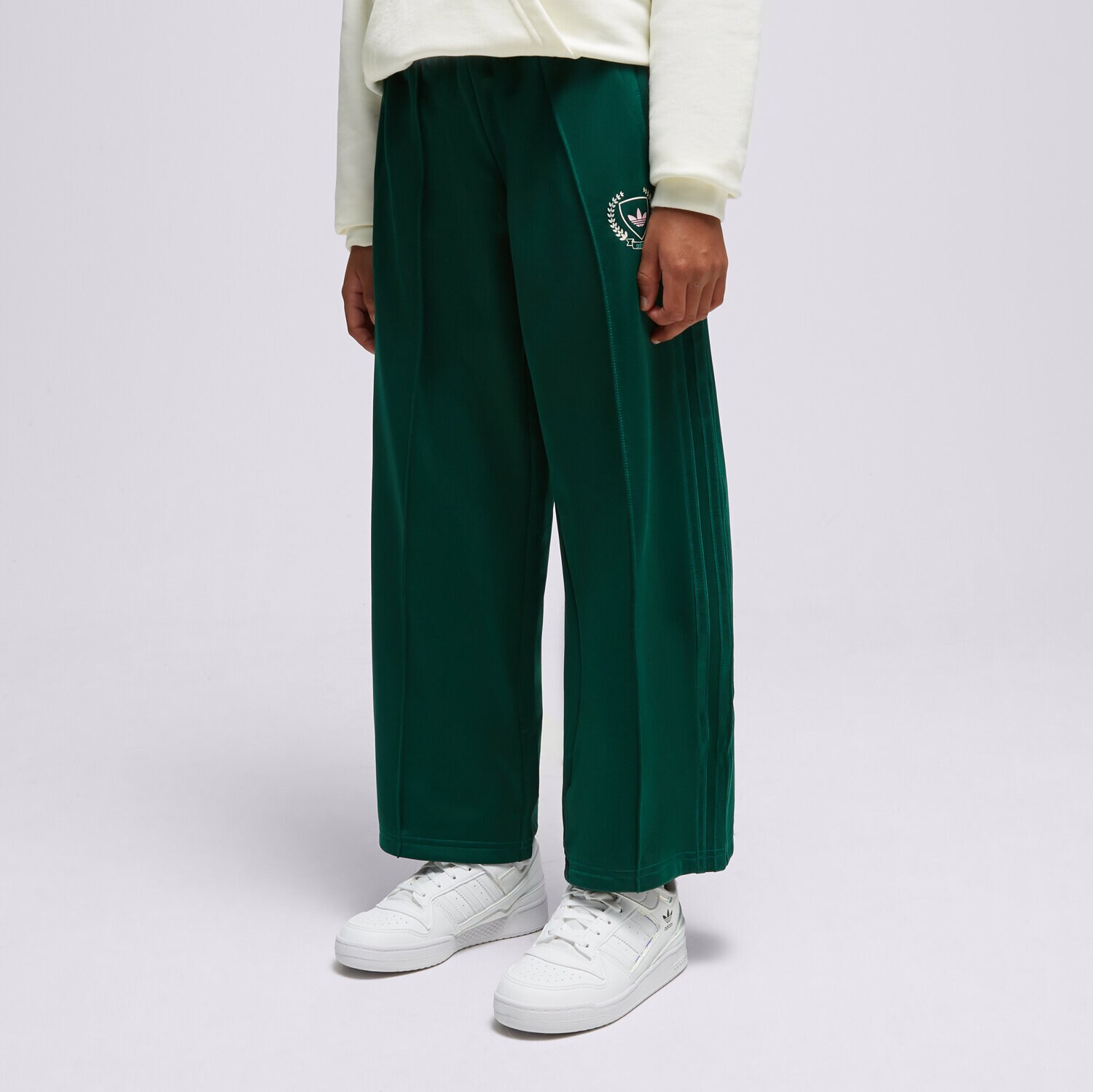 Sportowe spodnie dziecięce ADIDAS SPODNIE TRACKPANTS GIRL IL5039 ZIELONY