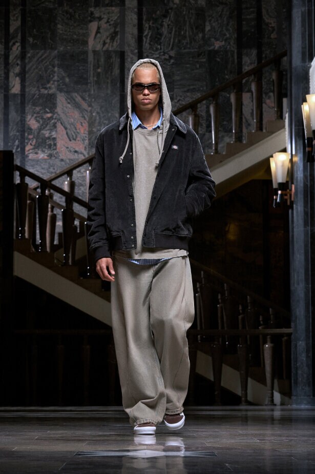 SNEAKERS FASHION STATEMENT - SPRING TRENDS '24