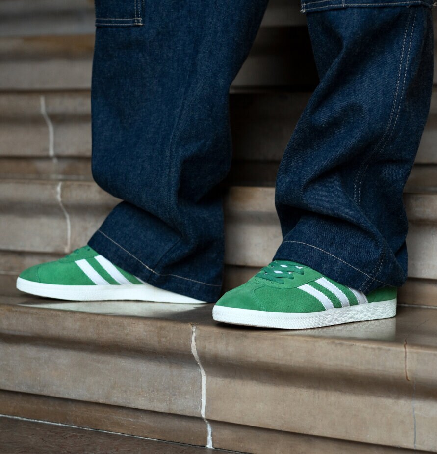 SNEAKERS FASHION STATEMENT - SPRING TRENDS '24