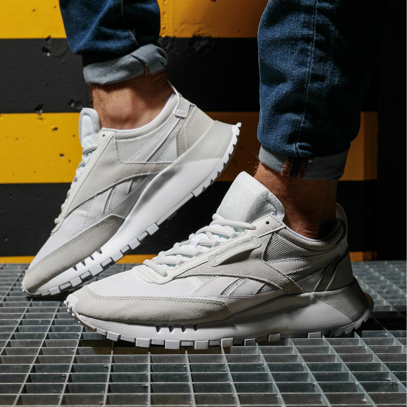 reebok classics cl legacy trainers in beige