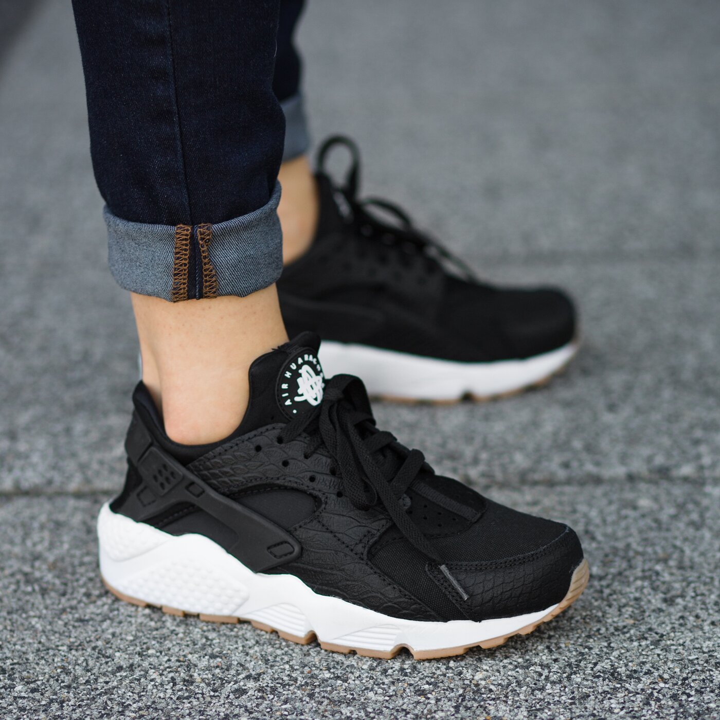 NIKE WMNS AIR HUARACHE RUN 634835006 | kolor CZARNY NIKE WMNS AIR HUARACHE RUN kolor CZARNY (634835006