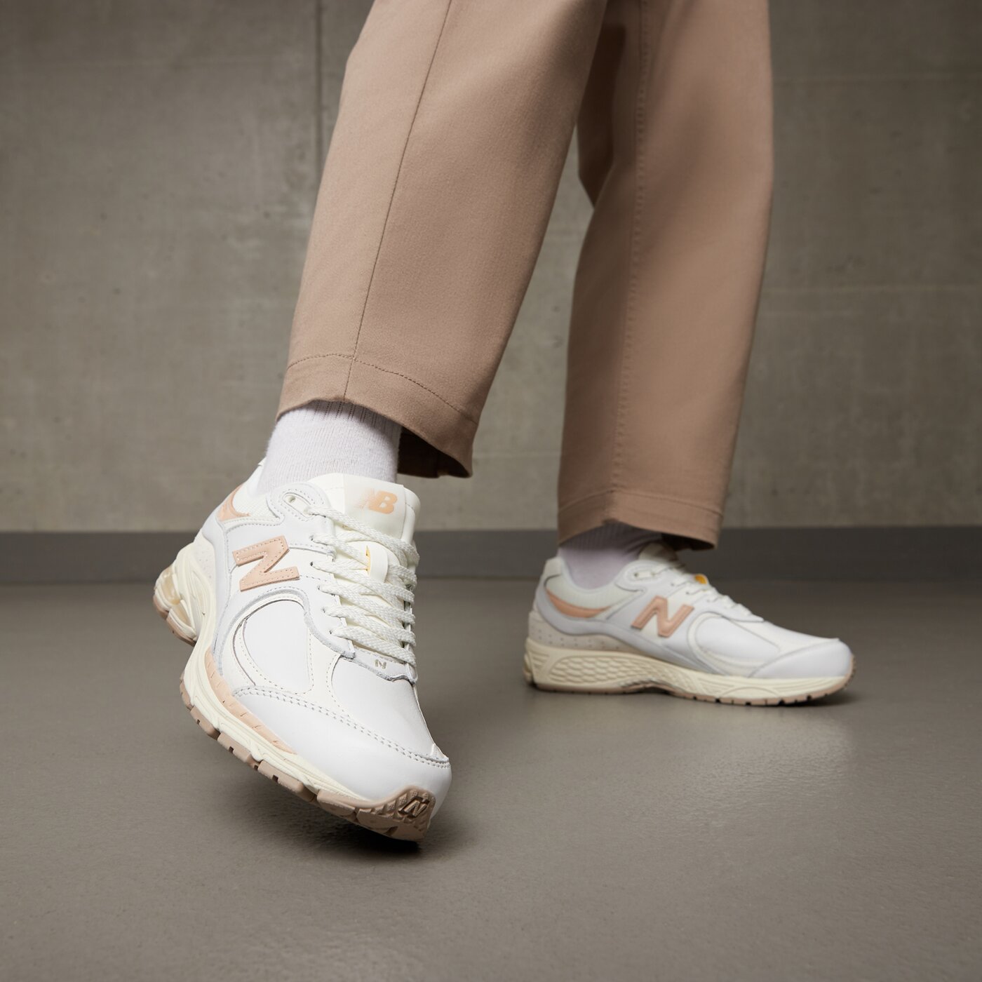 NEW BALANCE 2002 M2002RVF | kolor beżowy | Damskie Sneakersy | Buty w ...
