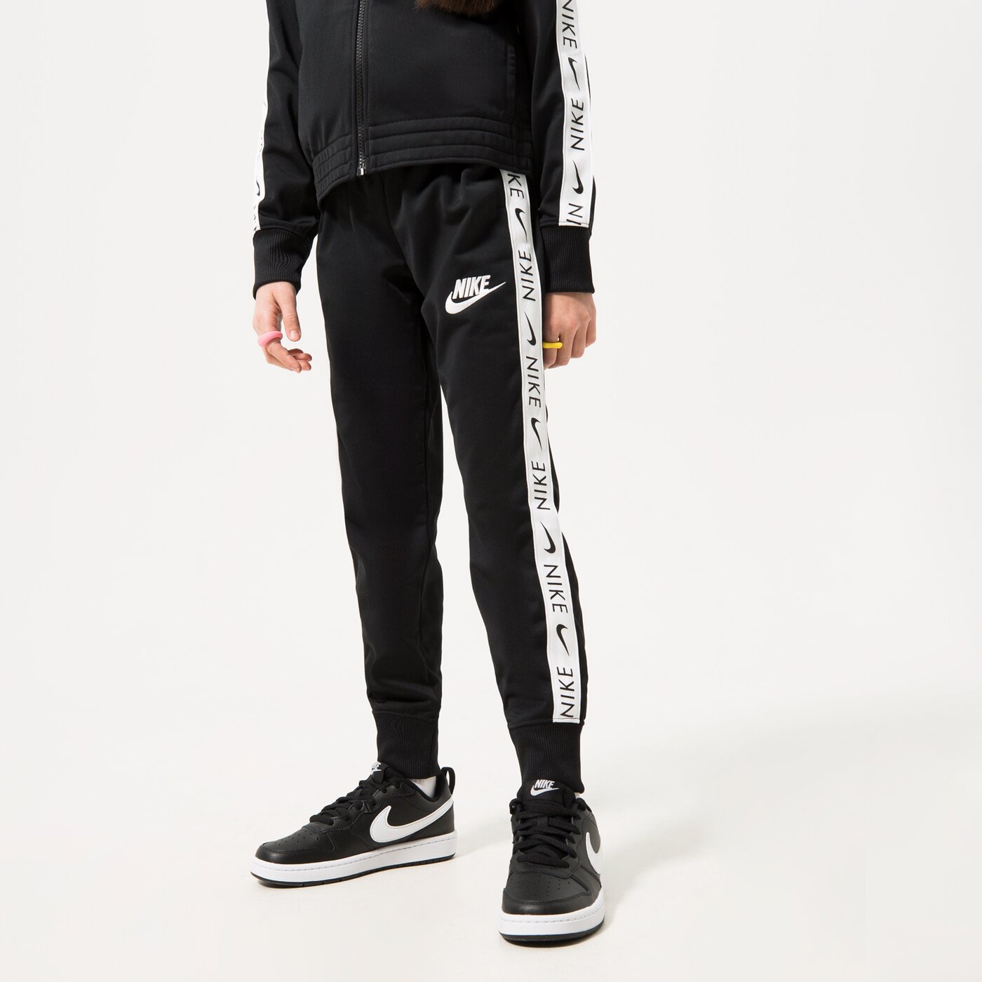 NIKE KOMPLET SPORTSWEAR CU8374010 kolor czarny Dziecięce Dresy