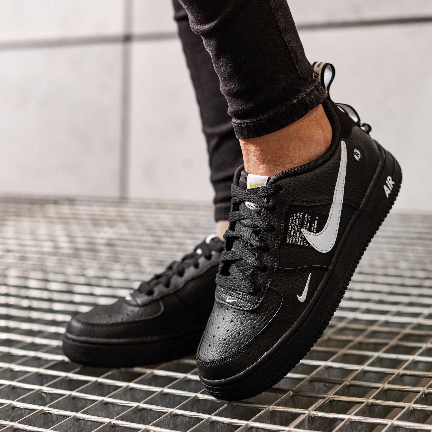 NIKE AIR FORCE 1 UTILITY LOW AR1708-001 CZARNY | Dziecięce