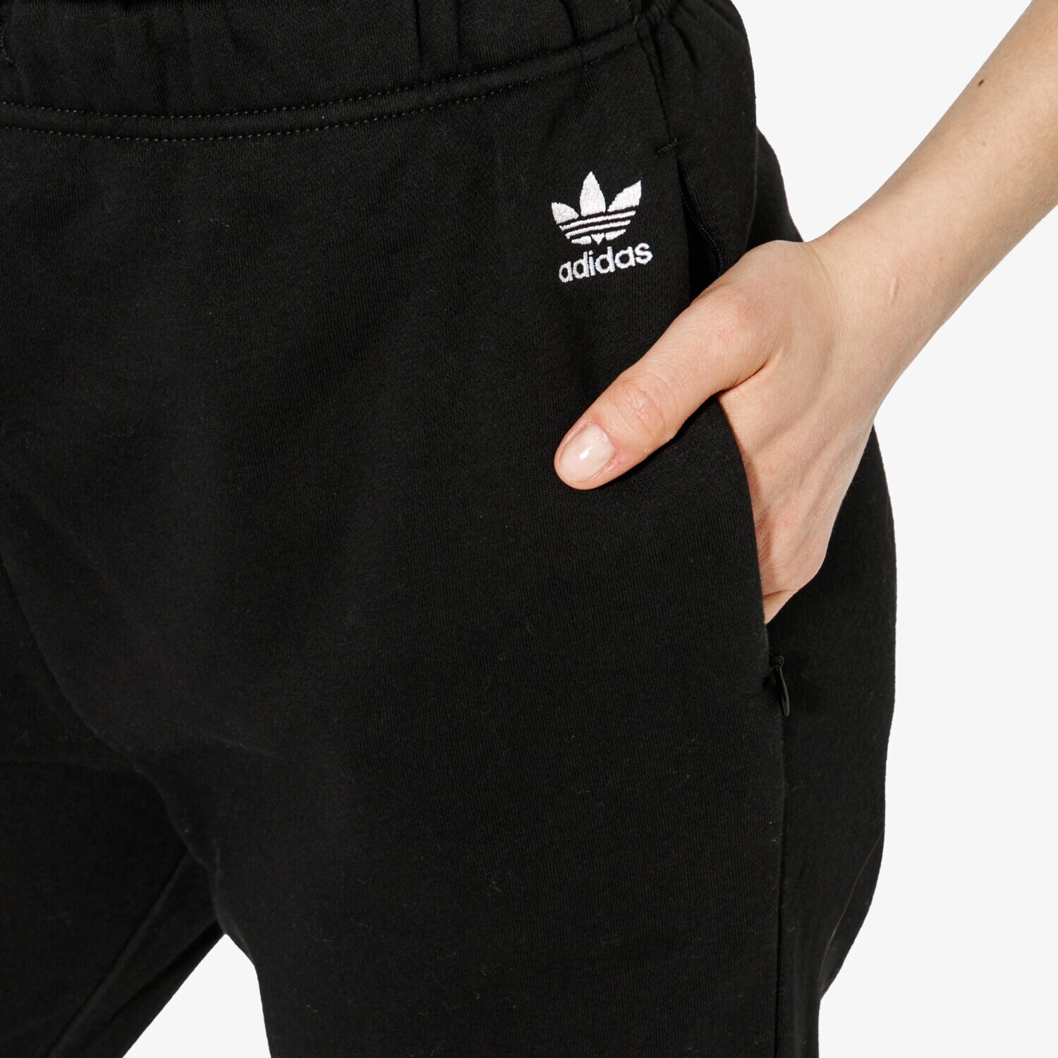 ADIDAS SPODNIE SC PANT ADICOLOR DW3896 CZARNY Damskie Spodnie w Sizeer