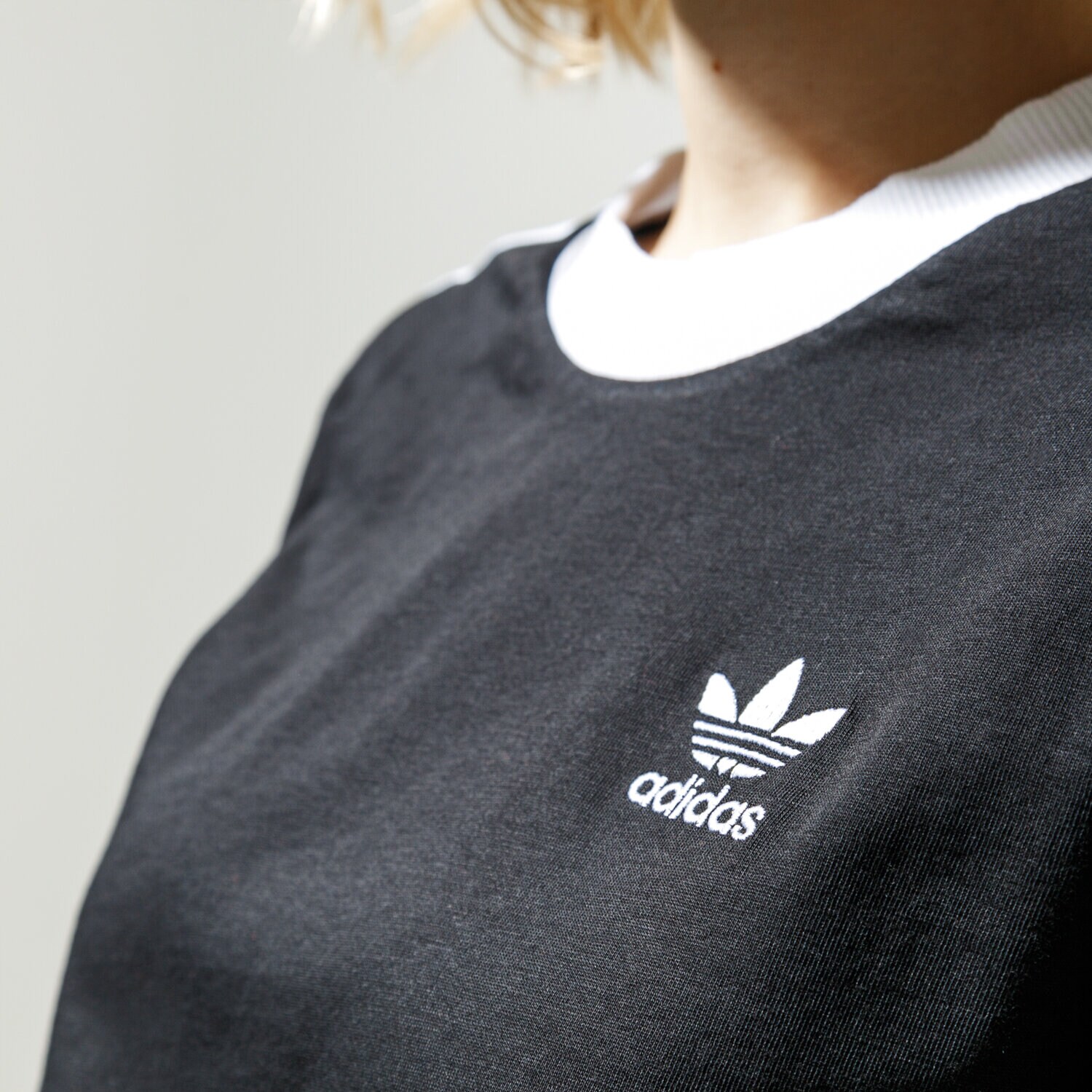 ADIDAS T-SHIRT 3 STR ED7482 CZARNY | Damskie Koszulki w Sizeer
