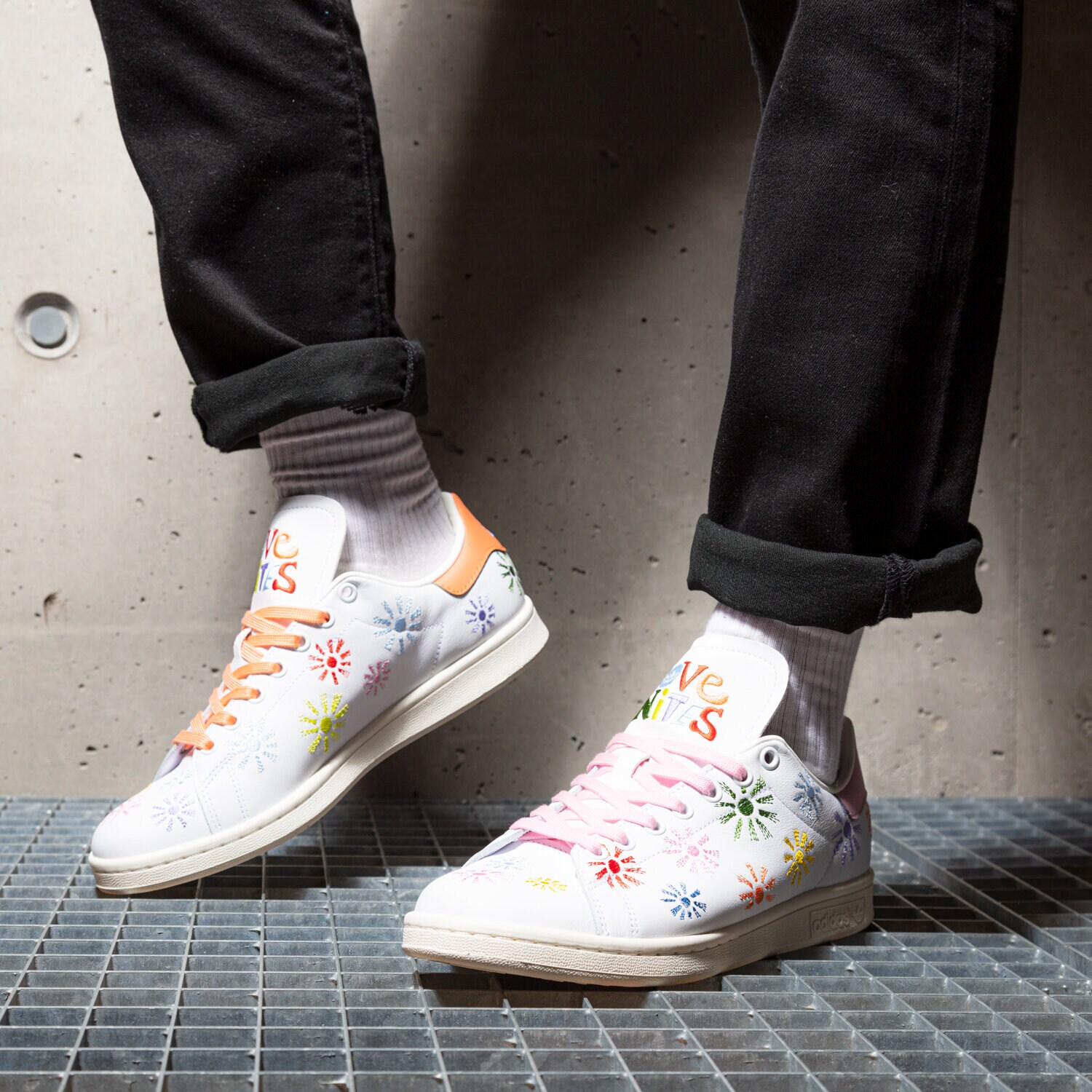 ADIDAS STAN SMITH PRIDE GW2417 BIAŁY | Męskie Sneakersy w Sizeer