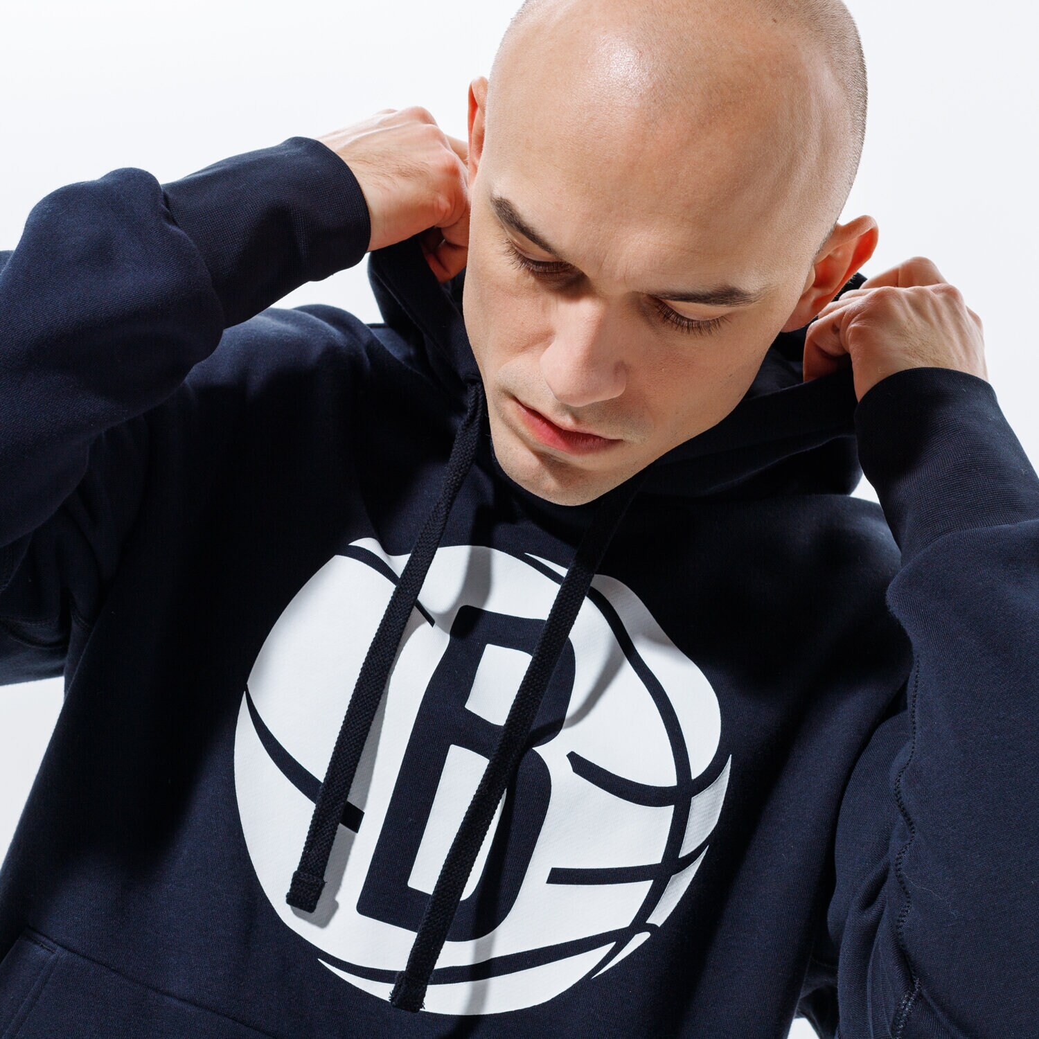 NIKE BLUZA Z KAPTUREM BROOKLYN NETS ESSENTIAL NBA CN1187-010