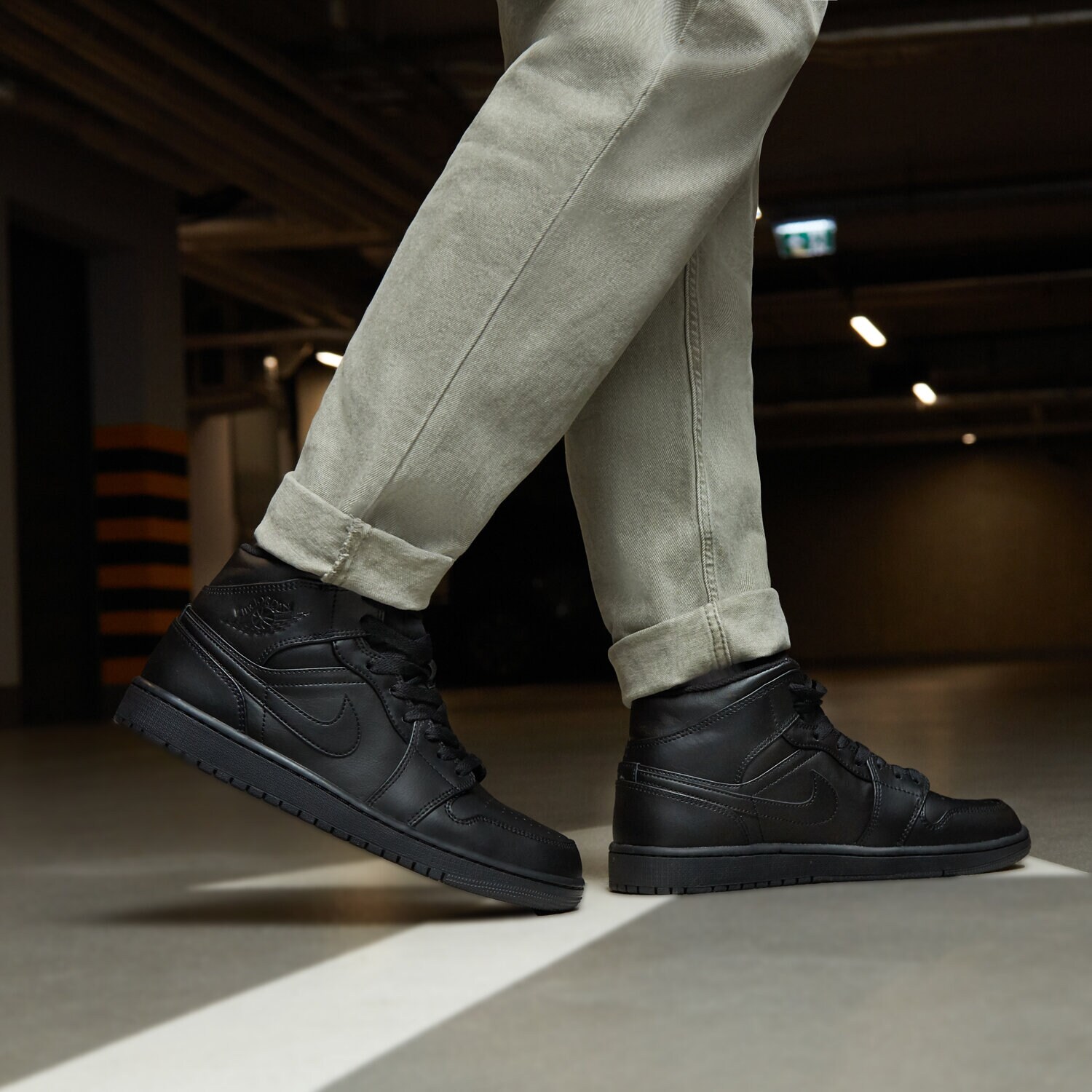 【Nike】Air Jordan 1 Mid 554724-093 AIR JORDAN 1 MID 554724-093 | kolor Czarny ▷ Męskie Buty w